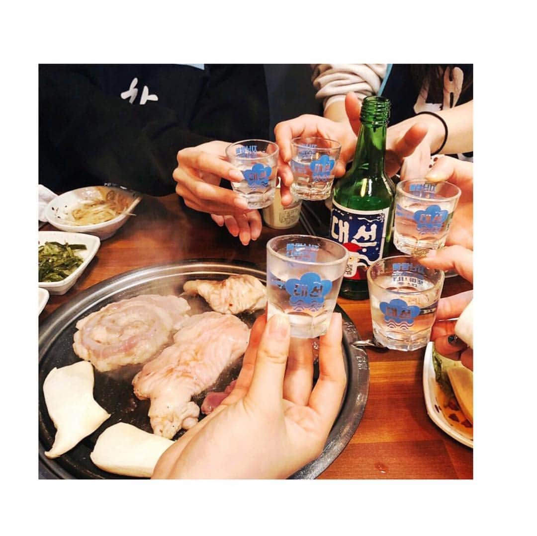 ユナさんのインスタグラム写真 - (ユナInstagram)「친구들이랑 부산여행때🚆 #패딩이여야만한다 #16년지기👯‍♀️ #융스타그램」3月2日 16時42分 - yoona__lim