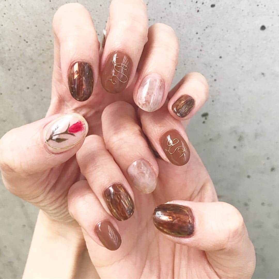 のインスタグラム：「新しいnail  @lachouette_dojima  #nail #春ネイル #お花 #ブラウンネイル #ワイヤーネイル #ニュアンスネイル #梅田ネイルサロン #likeforlikes」