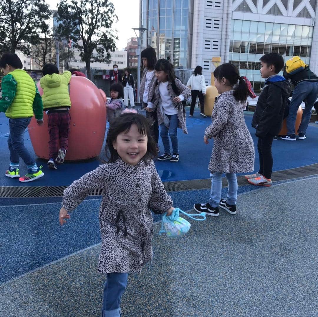 エハラマサヒロさんのインスタグラム写真 - (エハラマサヒロInstagram)「東京ドームシティ行っとるよ！  #遊ぶところ多くてカッコいい #アソボーノに並び過ぎててカッコいい #子供大興奮カッコいい #3枚目の風羽の楽しすぎて変な顔と美羽の嫌そうな顔の対比がカッコいい #エハラ4姉弟 #東京ドームシティ #アソボーノ」3月2日 14時20分 - eharamasahiro