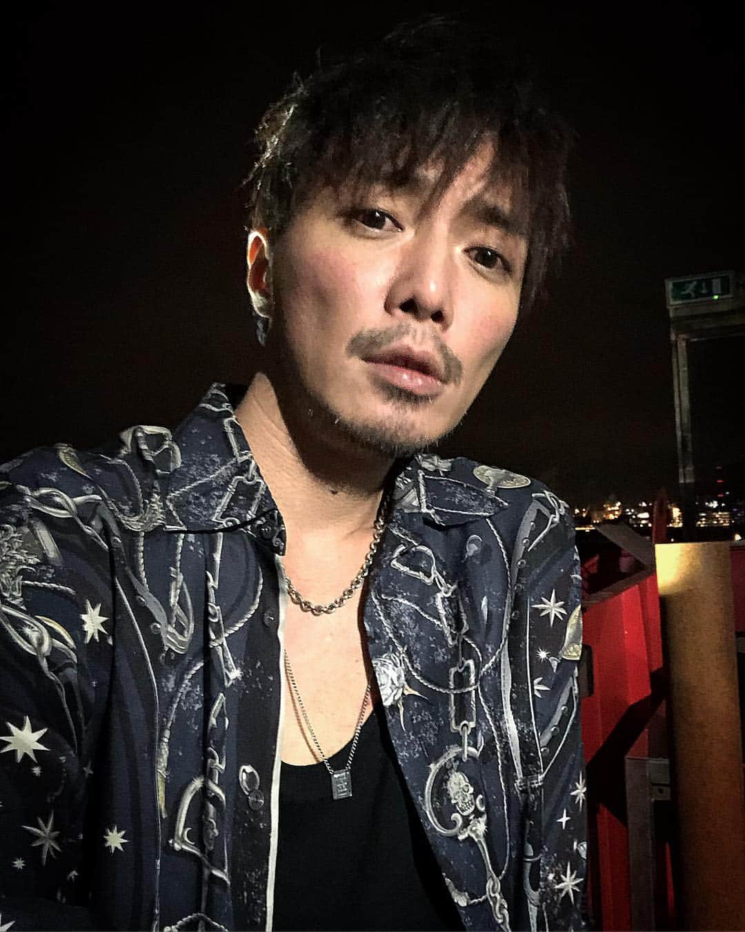 のインスタグラム：「I went to the harbor at night. Then I joined a private party on a crane.  #crane #harbor#nightview #techno #hermesshirt #メンズファッション #夜景 #パーティー」