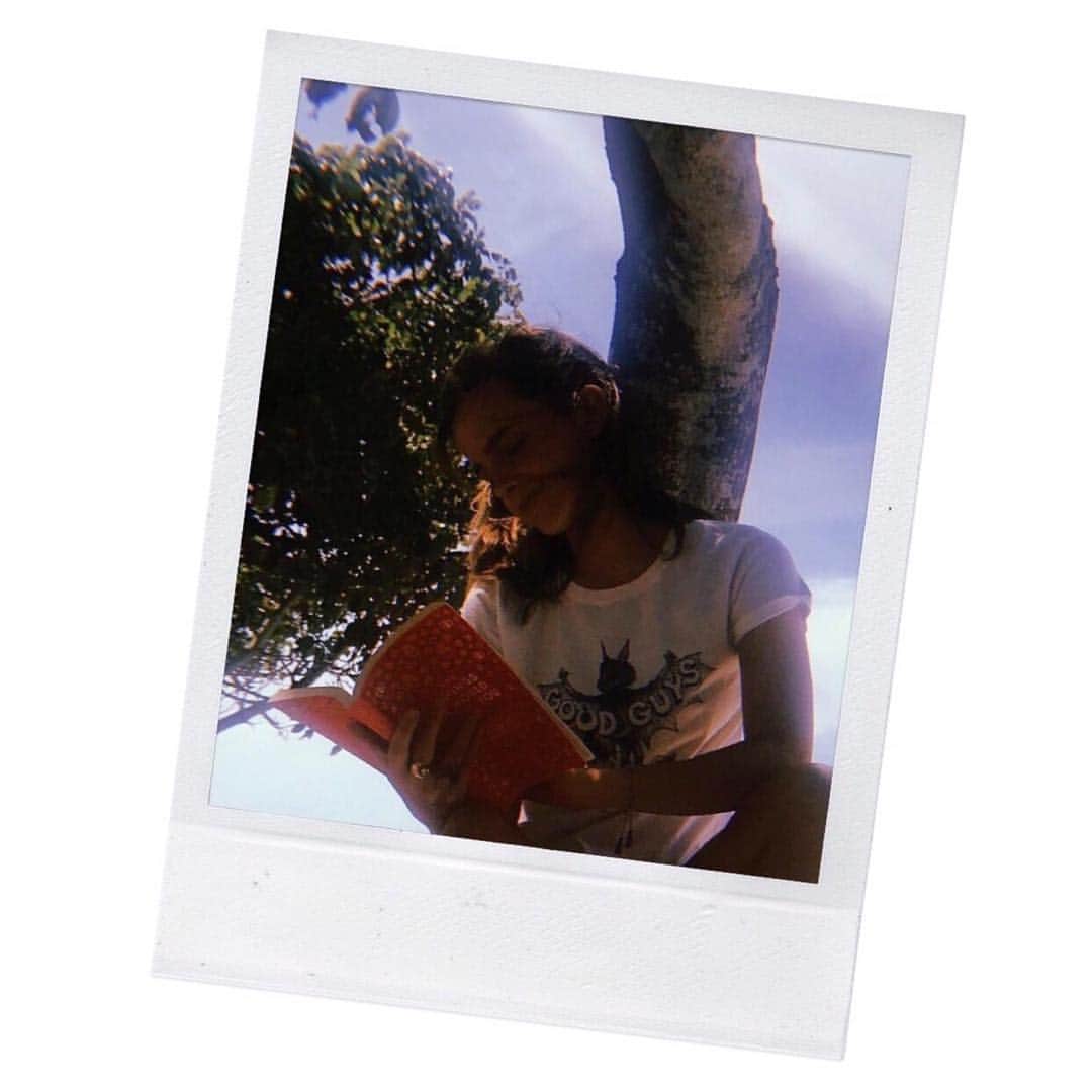 エマ・ワトソンさんのインスタグラム写真 - (エマ・ワトソンInstagram)「Thanks for reading #thethingsiwouldtellyou along with Team @oursharedshelf ❤️ We loved it! 🥰 & can’t wait to start our March & April selection with you...📖👀 coming 🔜!」3月3日 2時55分 - emmawatson
