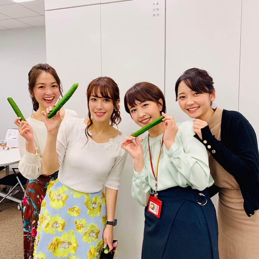 鷲見玲奈さんのインスタグラム写真 - (鷲見玲奈Instagram)「. 昨日、アナウンス部で急遽「きゅうりパーティー」が開かれました✨ . というのも、女優の中山忍さんが相内さんの誕生日プレゼントとしてきゅうりとトマトとお味噌を送って下さったのですが、沢山頂いたからと、相内さんがおすそ分けして下さったのです🥺 . きゅうりはシャキッと瑞々しくて、味噌との相性バツグン☺️ 次々と手が伸び、みるみるうちに無くなっていきました✨ . 忍さん、相内さん、ありがとうございました！！ . . . #きゅうりパーティー #中山忍 さん #きゅうり #トマト 1枚目左から #斉藤一也 部長 #中垣正太郎 アナ #板垣龍佑 アナ #相内優香 アナ #私 #竹崎由佳 アナ #西野志海 アナ 2枚目左 #福田典子 アナ 3枚目左 #島田弘久 アナ」3月2日 19時19分 - sumi__reina