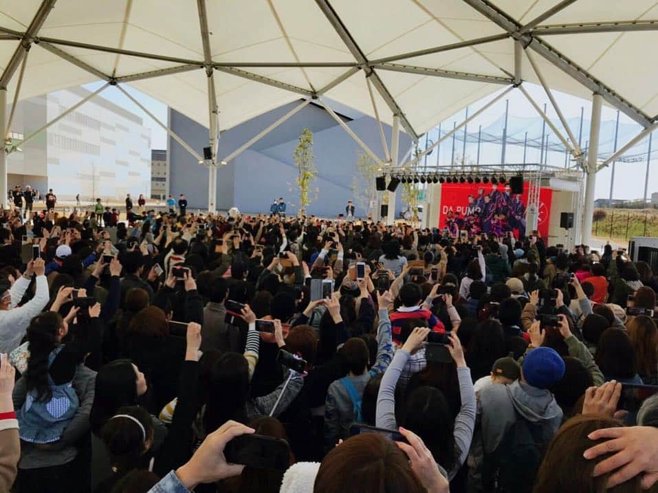 YORIさんのインスタグラム写真 - (YORIInstagram)「今日から始まった桜🌸リリースイベント！  名古屋に来てくれた皆さんに感謝！  握手会で皆さんに 「ありがとう」 が伝えられた事が嬉しかったです。  次は東京でリリイベやります！  ぜひ来てくださいね！  #dapump #サクラフィンガー #生涯ファビュラス  #桜リリースイベント」3月2日 19時34分 - yori_dp