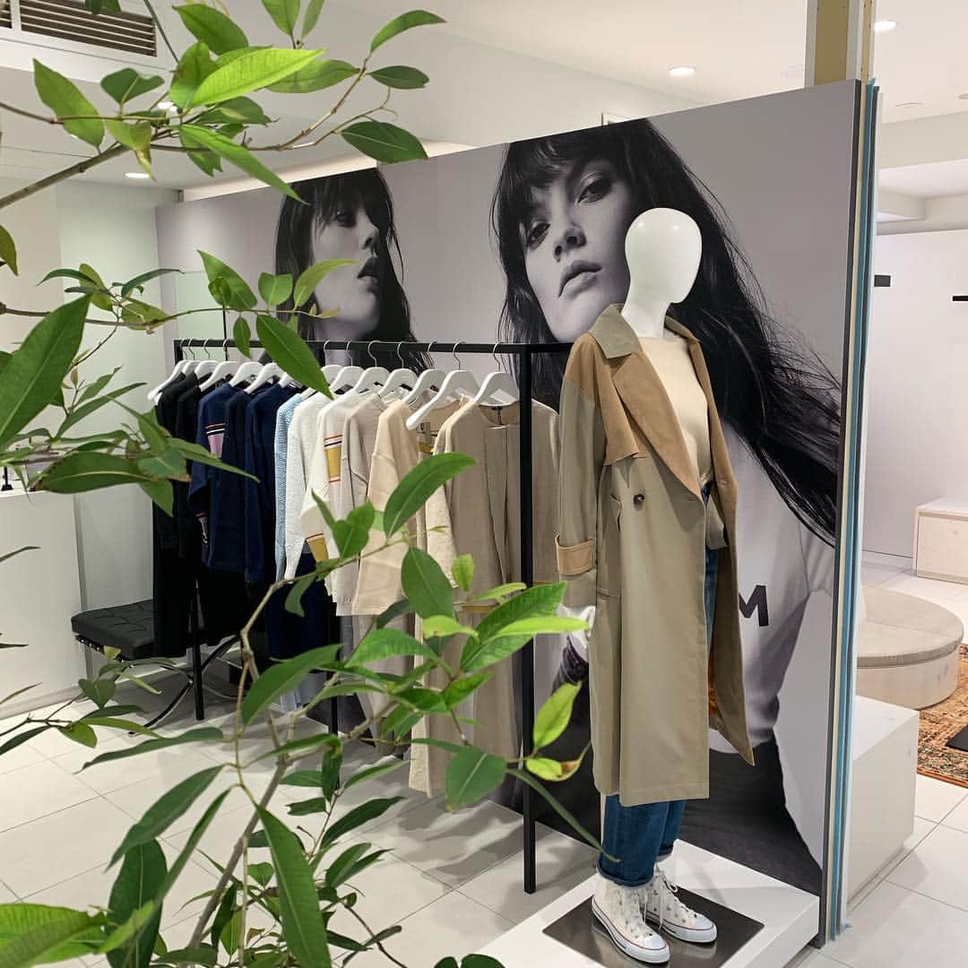 のインスタグラム：「DENHAN Takashimaya Nihonbashi Lady’s Store✂️🇯🇵❤️ @takashimaya_nihombashi  #denham #nihombashi #takashimaya #newopen #tomorrow #denhamjapan #scissors #drnimfashion #womensfashion #デンハム #デンハムジャパン #デニム #日本橋髙島屋 #新店舗オープン #ウィメンズファッション #シザース #20190301」
