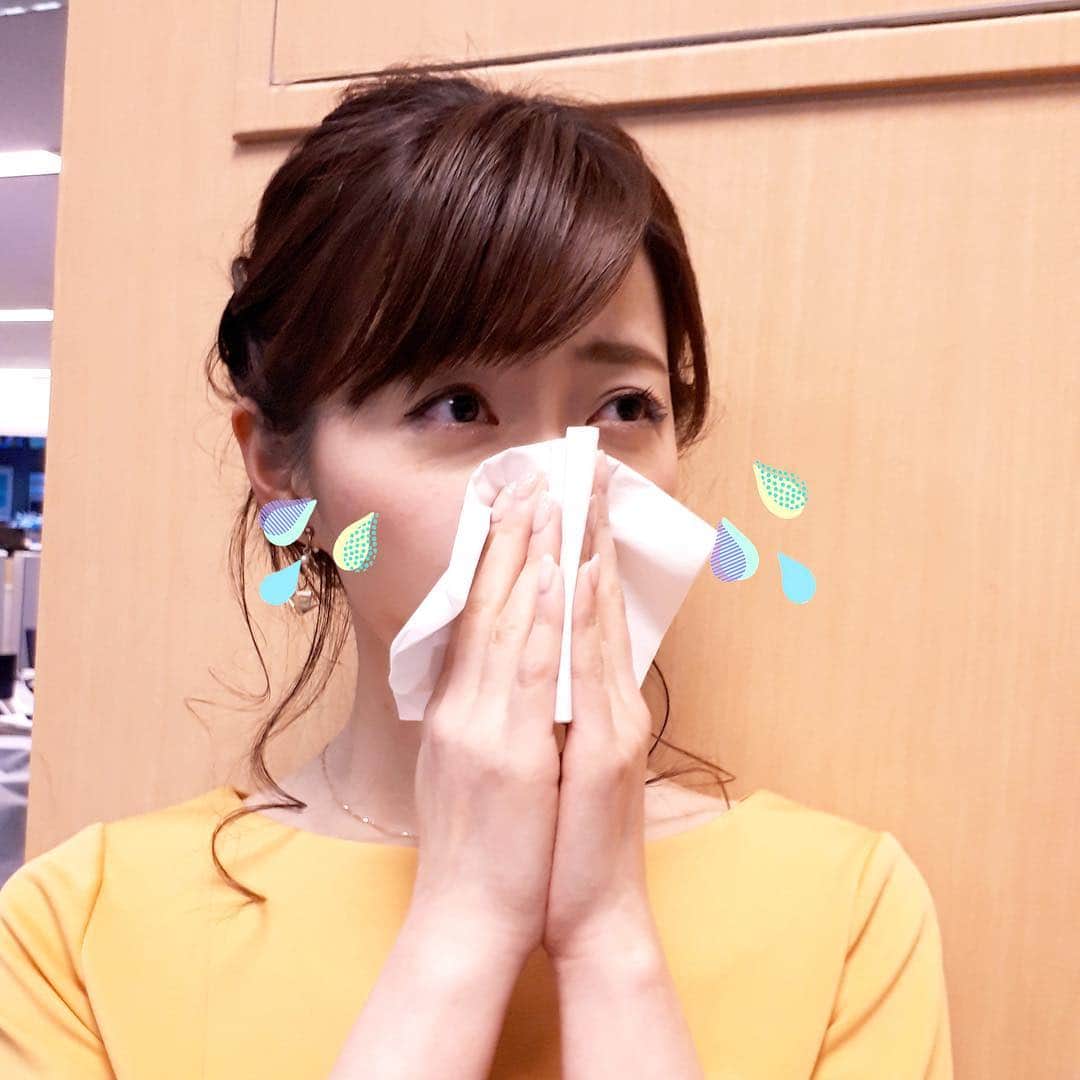 フジテレビ「プライムニュース イブニング」さんのインスタグラム写真 - (フジテレビ「プライムニュース イブニング」Instagram)「きょうとあすは、 野島アナが卓球日本一決定戦🏓取材のため、 ﻿木村アナが出演です。﻿ 内田アナ、木村アナの同期コンビ再来😁。﻿ 何かポーズを決めてとお願いしたら… こうなりました🤔🤗。﻿ ﻿ 3月に入って、 暖かくなってきましたが﻿ 花粉症の内田アナにはつらい季節です😢😢。﻿ 特にきょうはたくさん花粉が飛んでいました😱。﻿ ﻿ #同期コンビ﻿ #卓球日本一﻿ #暖かくなってきたけど﻿ #花粉症つらい﻿ ﻿ #生野陽子﻿ ワンピース #brahmin @brahmin_fsf﻿ #内田嶺衣奈 @reina.uchida﻿ ワンピース #rope @rope_jp﻿ #木村拓也 @takuya.kimura0801﻿ #野島卓﻿ ﻿ #プライムニュースイブニング﻿ #島田彩夏 #倉田大誠 #反町理 #海老原優香 #小澤陽子 #上中勇樹 #今湊敬樹 #酒井千佳﻿ #フジテレビ #アナウンサー﻿ 公式HP：http://www.fujitv.co.jp/prime_evening/」3月2日 21時02分 - livenews_it
