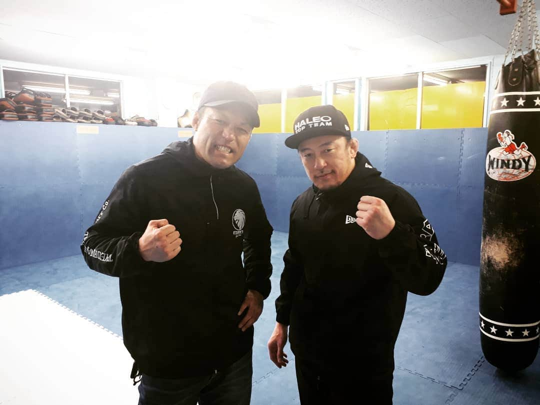 川尻達也さんのインスタグラム写真 - (川尻達也Instagram)「T-BLOODでMMAスパー。 3/10グラチャンで試合を控える隆多さんと3Rマンツーマンやって、グラチャンのアマチュアに出る小貫と斧田さんとやって終了。 3/9DEEPJEWELSで試合を控えるミッコこと清水美貴子選手もタケベ君と斧田さんとのスパーで仕上がりました。 お疲れ様でした！！ 20:00~はT-BLOOD柔術クラスもありますよ！！！ #茨城 #つくば #土浦 #茨城格闘技 #つくば格闘技 #土浦格闘技 #茨城柔術 #つくば柔術 #土浦柔術 #mma #jmma #TBLOOD #キックボクシング #柔術 #RIZIN #RIZINFF #RIZIN2019 #NEWERA #HALEO #DEEPJEWELS」3月2日 21時20分 - crusher_mma