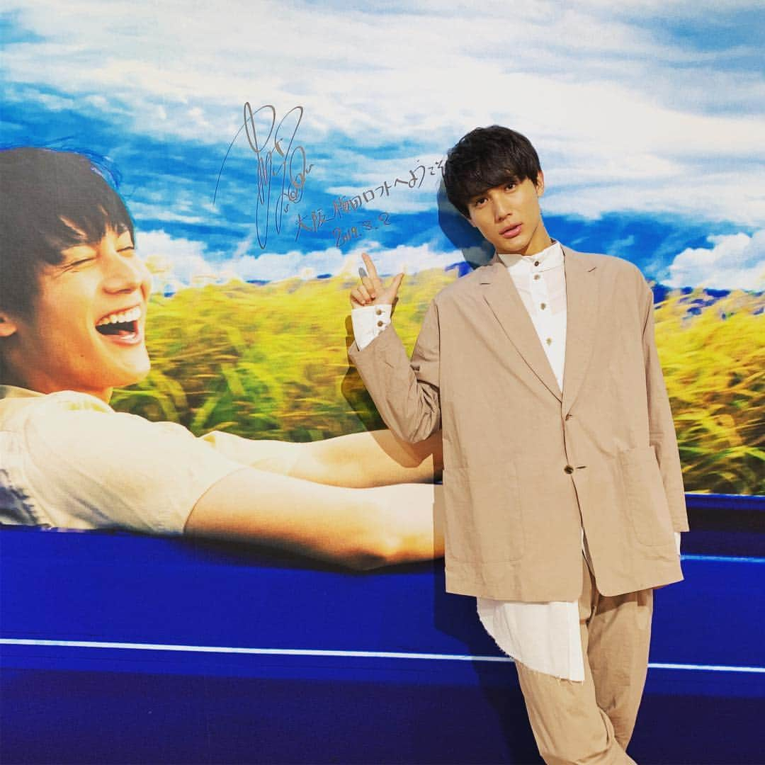 中川大志 さんのインスタグラム写真 - (中川大志 Instagram)「大阪イベントありがとうございました！  #はたちの大志 #中川大志 #写真集 #hawaii #はたち #makahou #holoholo」3月2日 21時21分 - taishi_sdp