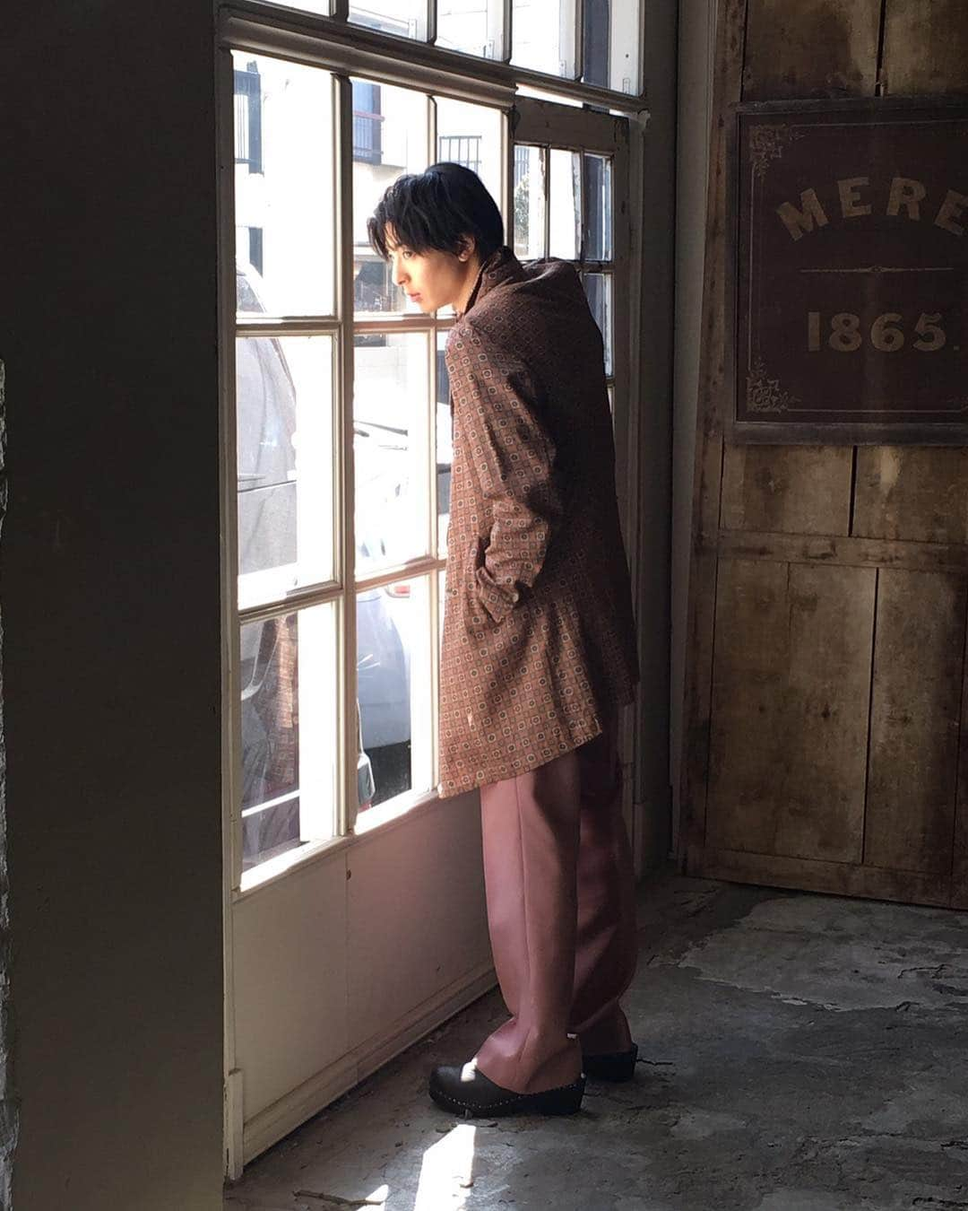 高杉真宙さんのインスタグラム写真 - (高杉真宙Instagram)「皆さんこんにちは、高杉です！「Men's PREPPY」さんで表紙をさせて頂きました！良かったら手に取ってみてください！では！ #Men's PREPPY #ピンクって #かっこいいよなぁ」3月2日 21時35分 - mahirotakasugi_