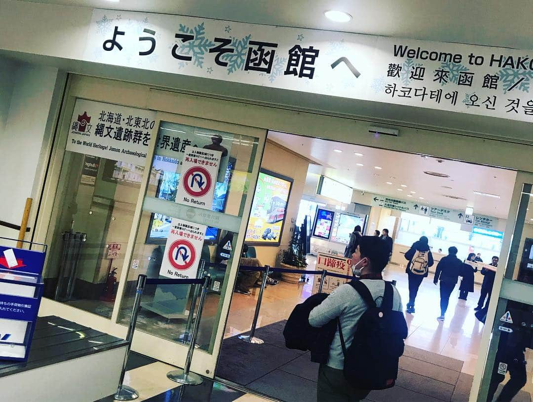 川原豪介さんのインスタグラム写真 - (川原豪介Instagram)「北海道 函館でロケでした！この模様は3月23日土曜12時〜13時のTVQ特番【全国現地調査バトル 福岡を探せ！】で放送されます！見て下さい！ #ブルーリバー #大家志津香ちゃん #吉川貴司 #土居祥平」3月2日 22時00分 - blueriver_kawa