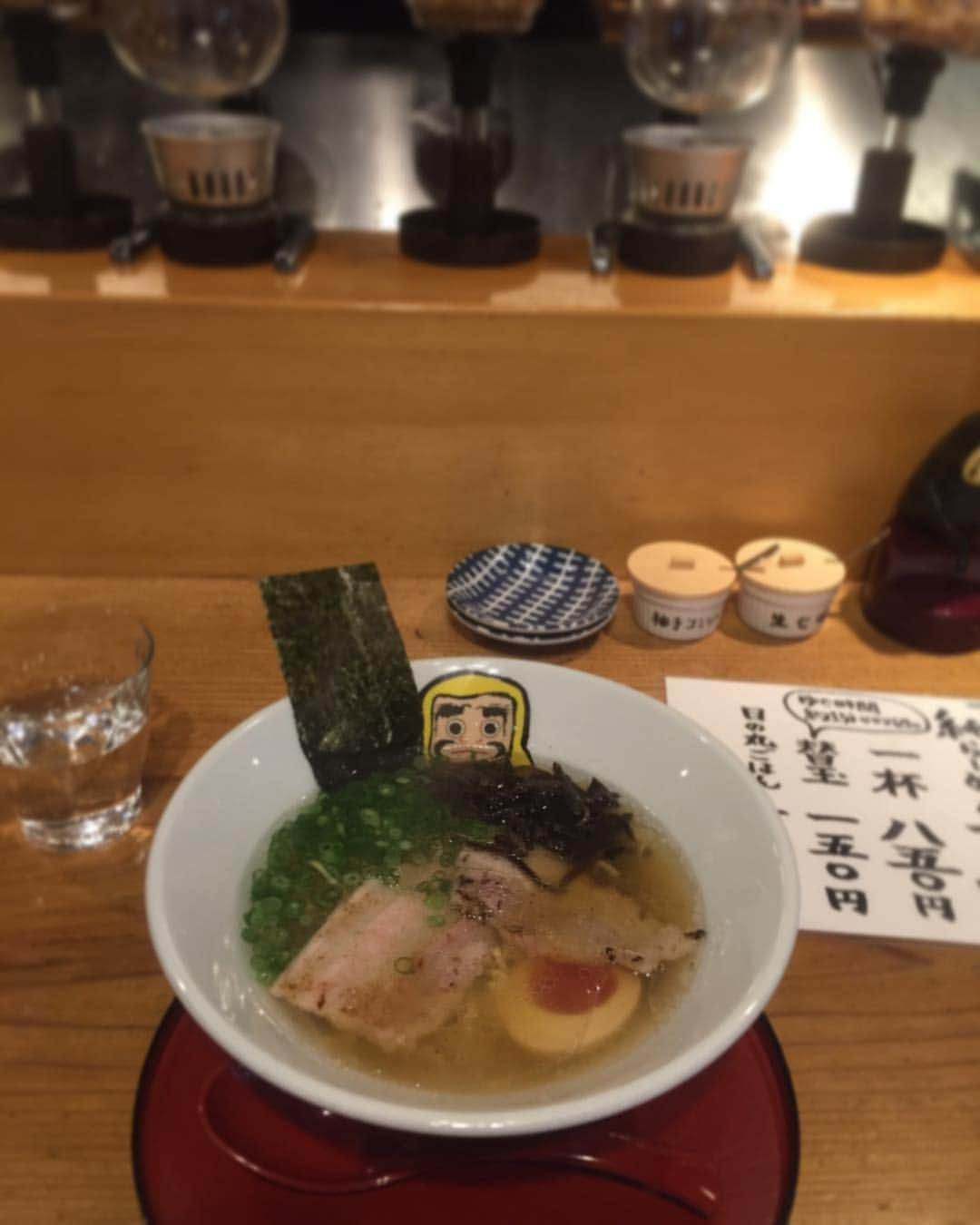 田中輝和のインスタグラム：「気になっていた大重食堂。 世界一になったラーメン。替え玉にした時にラーメン用の柚子胡椒で味変えるのありだな。 #福岡#警固#大重食堂#純ラーメン七節#ワールドラーメングランプリ#WRGP#優勝#世界一のラーメン」