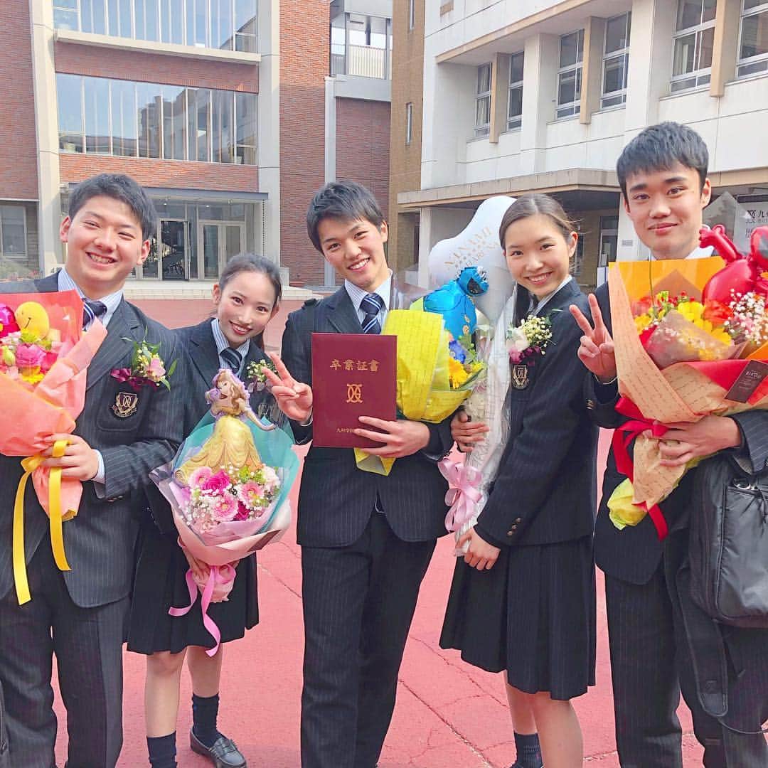 のインスタグラム：「いつメン❤️ 中学の卒業式も、高校の卒業式もみんなで登校するとか仲良しすぎ🌸いつメンとの思い出たくさんあるね😭！！これからもいっぱい作るぞ〜！！ダイスキ😘💋 #九州学院 #九学 #卒業式 #いつメン #オレンジ」