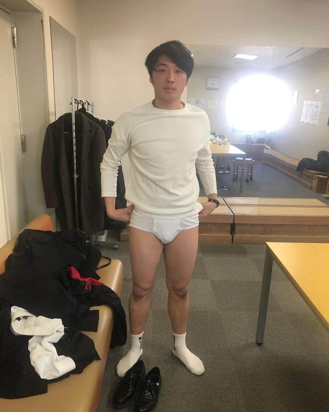 津田康平さんのインスタグラム写真 - (津田康平Instagram)「【今日の漫才劇場】  新山、おめでとう㊗️ 白ブリーフはええけど『土曜日は白ブリーフなんです！海軍カレーの感じでこれで曜日わかるんです！』は意味わからんかったで🙄  双子でJリーグを観戦する吉田たちさん😊 私も康平なので、康平・こうへい・ゆうへいで見させて頂きました⚽️⚽️ 明日も頑張りましょう🙆‍♂️🙆‍♂️ #さや香 新山 #バイトしてた時からの仲間 #おめでとう #来年は我々が獲る！ #吉田たち #1年目からお世話になってる先輩 #いつも一緒にいはる #こうへいさんのと私のiPadで違う試合を同時に見る #平和 #よしもと漫才劇場」3月3日 0時29分 - marseille_tsuda