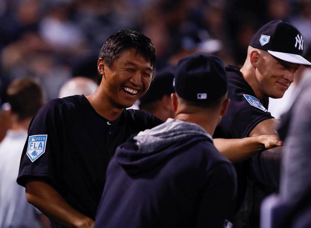 加藤豪将のインスタグラム：「The 🐐always keeping it loose in the dugout @yourboyswish 📸 @molograming」