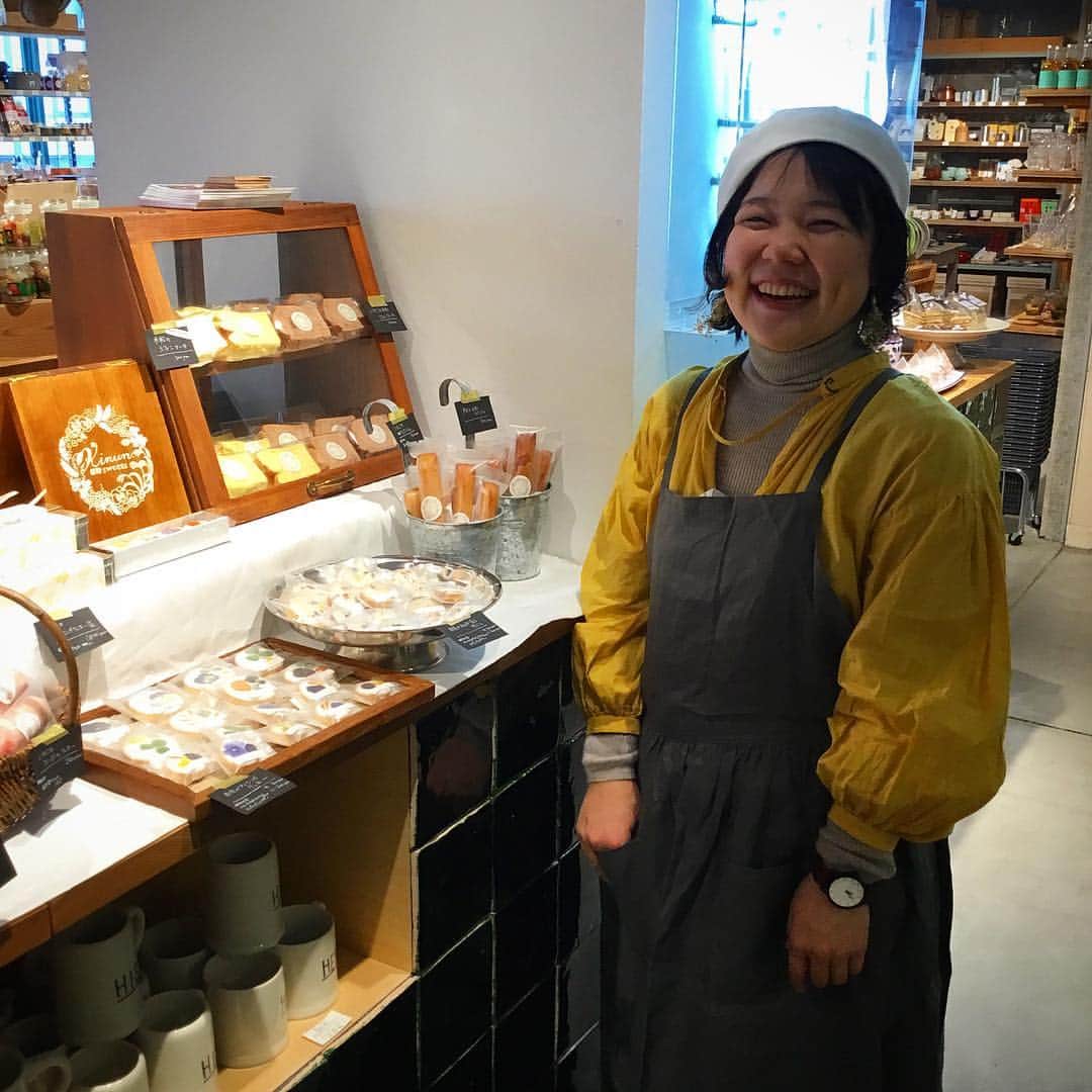 TODAY'S SPECIALさんのインスタグラム写真 - (TODAY'S SPECIALInstagram)「〈MARKET-Kobe〉本日は神戸花隈より、米粉sweets kinun.(@kinun.v )さんにお越しいただいています。 ご出身の愛知県田原市産の米粉や玄米粉を使った「笑顔になれるsweets」をお持ちいただきました。エディブルフラワー使ったクッキーは見た目にも春を感じられます。 ぜひお立ち寄りください。 #todaysspecial #トゥデイズスペシャル #kobebal #神戸bal  #kinun #エディブルフラワークッキー」3月3日 12時30分 - cibone_ts