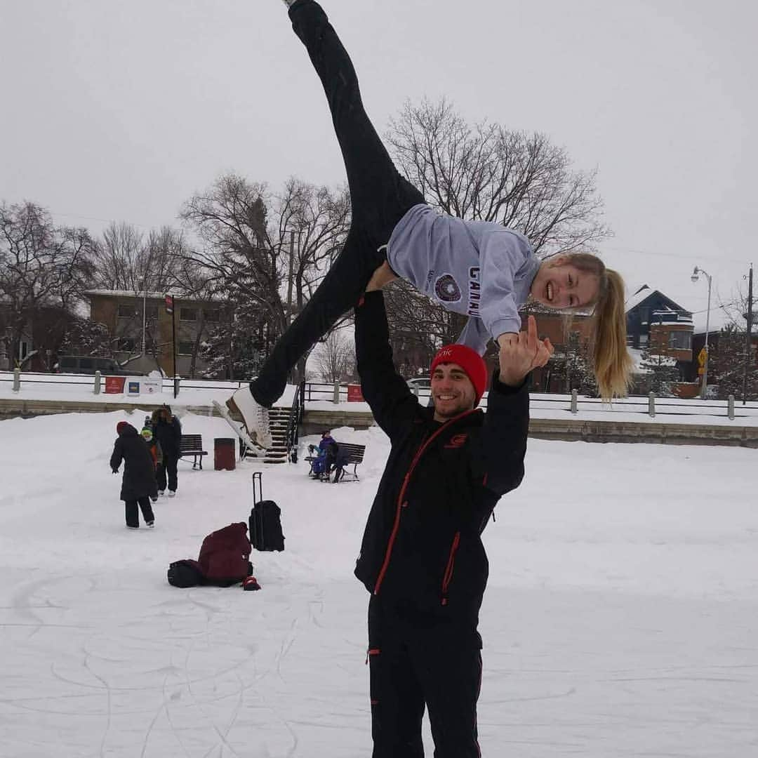 ニコラ・ナドゥーのインスタグラム：「I don't usually skate during the weekend but the right person can always make it enjoyable! 😉」