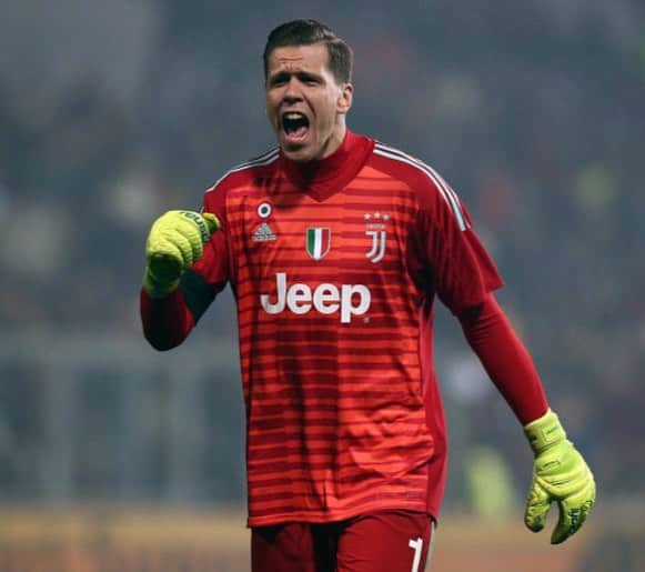 ヴォイチェフ・シュチェスニーのインスタグラム：「Less than 24hrs to go... Andiamo! 💪⚪️⚫️ #ForzaJuve #NapoliJuve #Szczesny」