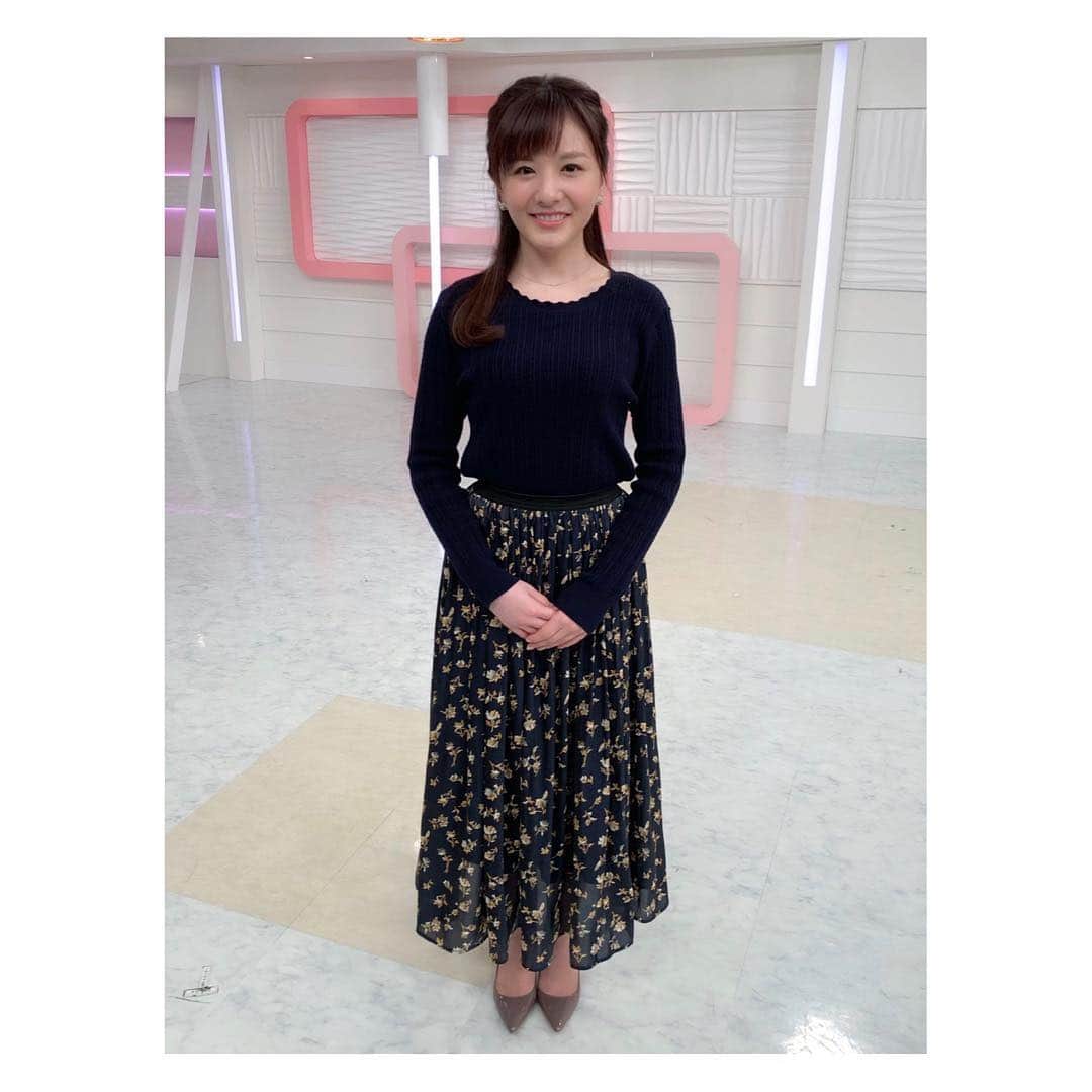 のインスタグラム：「・ 3月初めの衣装🍒 ・ 一週間分の衣装はまとめてAmebaBlogで ご紹介しております✏️ ・ ・ ・ 👗 @vis_jp  #vis ・ ・ ・ #oha4newslive #oha4 #おはよん #衣装 #小菅晴香 #フリーアナウンサー #セントフォース」