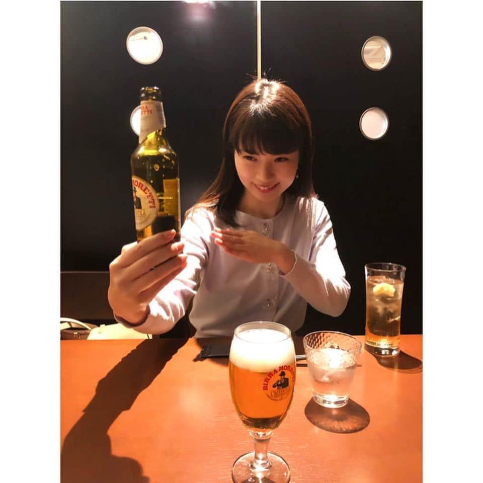 佐竹明咲美さんのインスタグラム写真 - (佐竹明咲美Instagram)「みおちゃんこと唐川アナと チーズチーズな晩ご飯へ〜♪ とろっとろのチーズって どうしてこんなに幸せな気持ちになるんでしょう🥰 みおちゃんは、ビールが上手に注げて決めポーズ✋ 左手の謎は解明されず、、、 お腹いっぱい幸せいっぱいでした🥳 #ラクレットチーズ #チーズ #とろとろチーズ #ワインと合う〜」3月3日 9時40分 - asami_satake