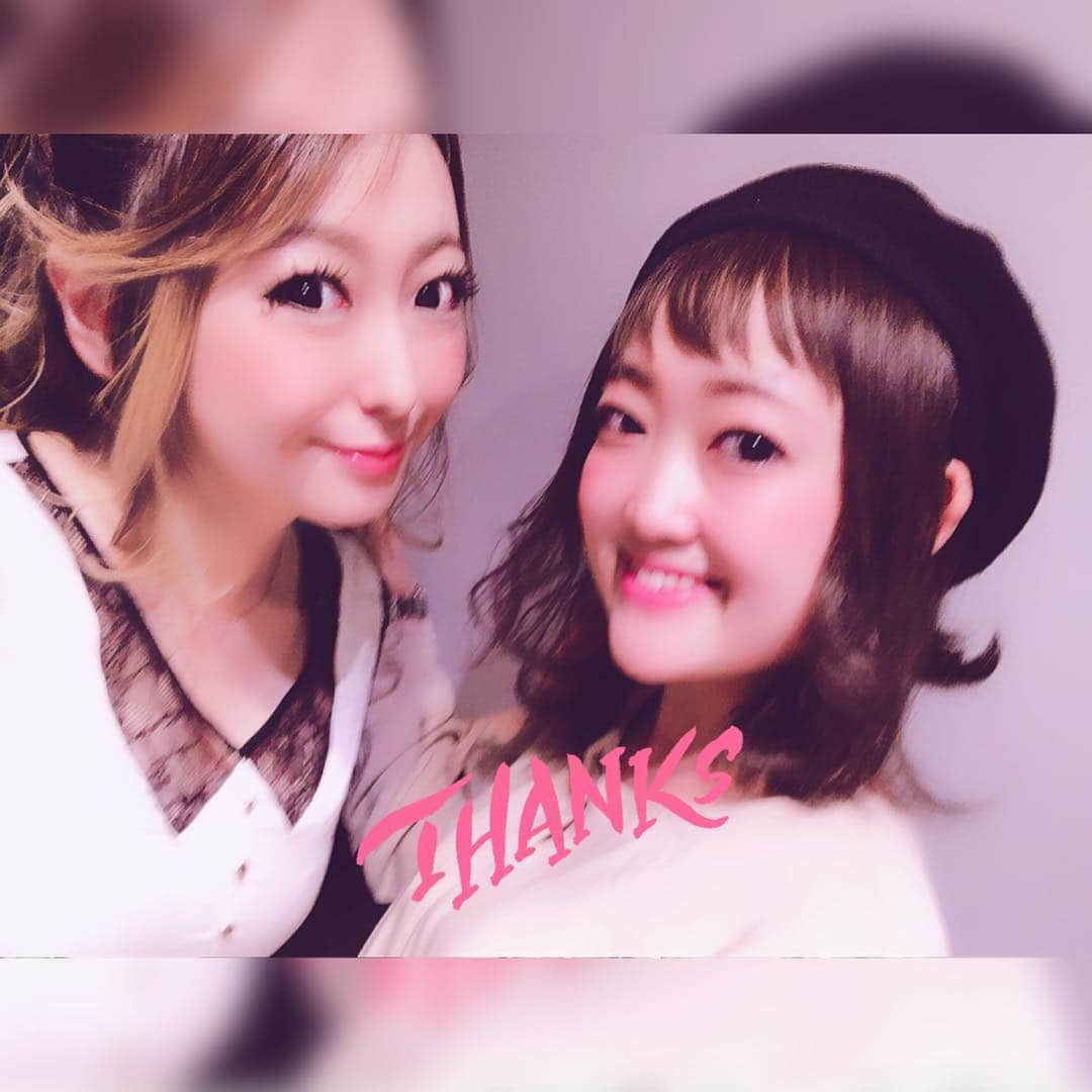 脇坂英理子さんのインスタグラム写真 - (脇坂英理子Instagram)「ものすごく久しぶりに #ブタゴリラvip に #出勤 したので #axy で #ももちゃん に #ヘアメイク してもらったよ💓後れ毛多めの #ゆるふわ #ポニーテール スタイル✨ももちゃん #ハンドメイド の #かわいい #お花 の #ヘアアクセサリー つけてくれた😍 #りこにゃん先生 #笠原ももこ #グラデ通り越してプリンじゃん‪w #hair #hairstyle #hairarrange #ponytail」3月3日 20時25分 - princess_rico