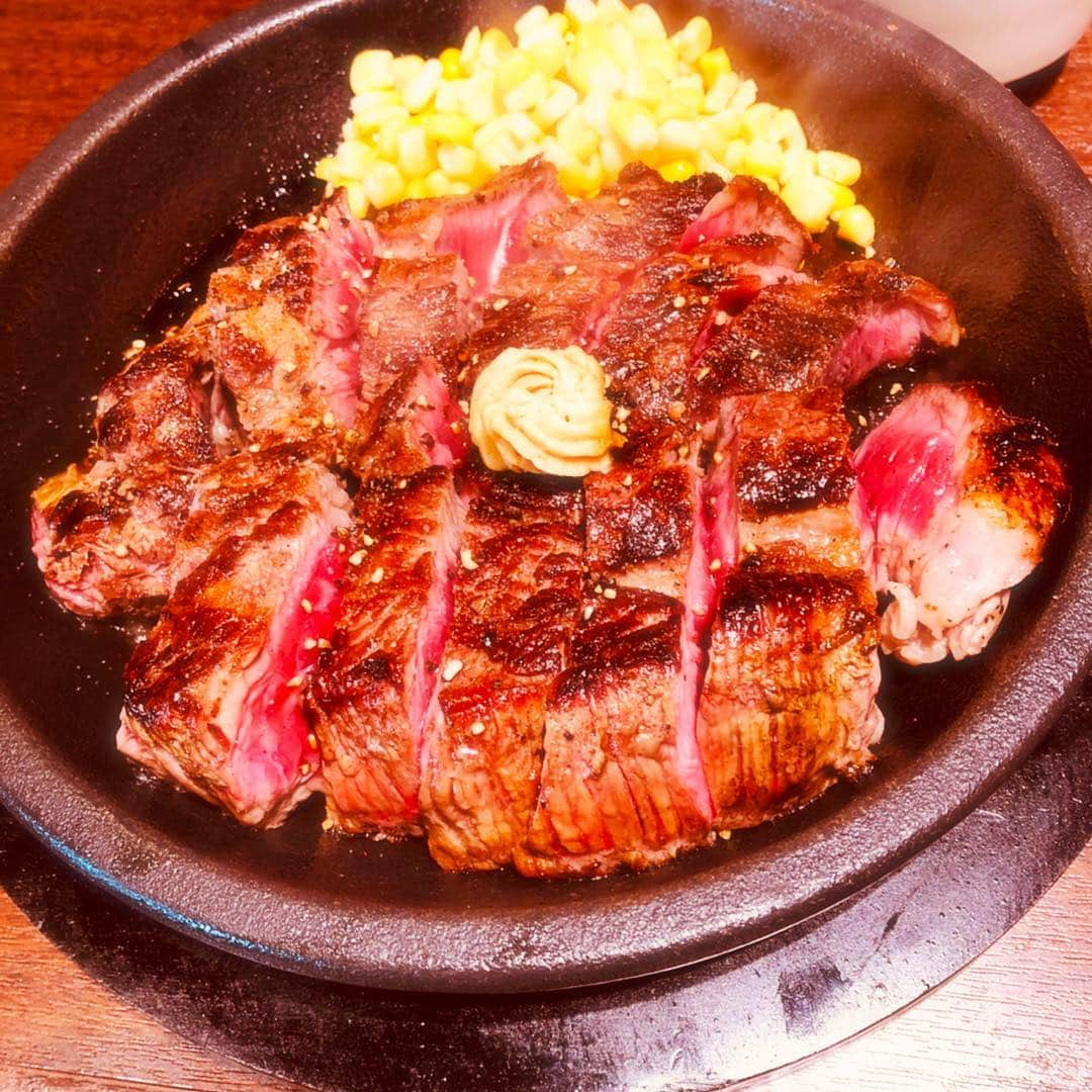 佐藤幸子さんのインスタグラム写真 - (佐藤幸子Instagram)「#いきなりステーキランチ #ワイルドステーキ450g カットするだけで腱鞘炎なるわ そしてアゴが筋肉痛 ライスは息子が完食  でも美味しかった…！！！！ ありがとう#いきなりステーキ」3月3日 20時24分 - sato_sachiko_idea