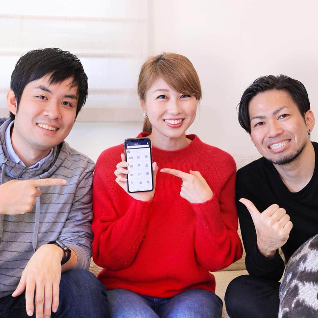 のインスタグラム：「今日は久しぶりにインタビュー動画をアップしました😊 HELP me TRAVELのアプリを開発してくださった鵜飼さんとデザインしてくださった花城さんに仕事 x 英語について色々と聞いています❤️﻿ ご縁って本当にありますよね。﻿ この二人と再会したのも何かのご縁。﻿ お二人に出会ったのはだいぶ前ですが（花城さんはYouTubeを始めてまもない頃）、ここ数年なかなか会う機会がありませんでした。でも、本当に不思議なことに、今になって？こんなところで？！というような場所でお二人と再会。  以前も動画でインタビューさせていただいた鵜飼さんは、当時マイクロソフトで働いていたのに、今は文部科学省でプログラミング教育の企画を担当されています。たまたま私が登壇した教育系イベントで再会。教育関係に興味があるのは知ってましたが、びっくりなキャリアチェンジで「え？鵜飼さんなんでここにいるんですか？？」というリアクションでしたw  花城さんは当時オンライン英会話の会社で働いていたのですが、今はコンサルティング会社でUI/UXデザイナーとして様々なプロジェクトを担当されています。一昨年同じタイミングでNYにいて、セントラルパークでやったオフ会に会いに来てくれました🗽✨﻿ ﻿ 私はすべて理由があって起きると信じています。感覚で生きている人間なので、なかなか計画的には動けませんがw 「これ！」と思った時は早い！私のふわっとした「やりたい」を形にしてくださった鵜飼さんと花城さんとの出会いに心から感謝❤️ これからも宜しくお願いします😊﻿ ﻿ #プリンは将来英語と何を掛け合わせるんだろう #まずバイリンガルベビーに育てられるかだね #今は両方で話してるけど一体どのようにインプットされてるんだろう🤔 #頭の中ごちゃごちゃかもw ﻿ #わたしのキャプションいつも長くてごめんなさい #ブログレベルだよね 😅﻿ #helpmetravel  #makeithahppen #dowhatyoulove﻿ ﻿ Some things are just meant to be! Like reuniting with these guys! Ukai-san and Hanashiro-san, the programmer and designer who made the HELP me TRAVEL app with me! We hadn’t seen each other for quite some time, but something brought us back together as we ran into each other at the most random places. ﻿ ﻿ Ukai-san was working for Microsoft when I first met him, but now works for the Ministry of Education. He just happened to be attending an education-related event I was speaking at. Hanashiro-san worked for an online English service when I met him 6 years ago, but he now works for a digital consulting company traveling all over the world for business. We happened to be in New York at the same time last year and he came to say hi at a meet up I had at Central Park. ﻿ ﻿ I believe everything happens for a reason. I’m not much of a planner, I just follow my heart - some things just feel right. And working with these two, definitely felt right! I am so lucky to have such talented people in my life!! Thank you guys so much for helping make my ideas into reality! ﻿ ﻿」