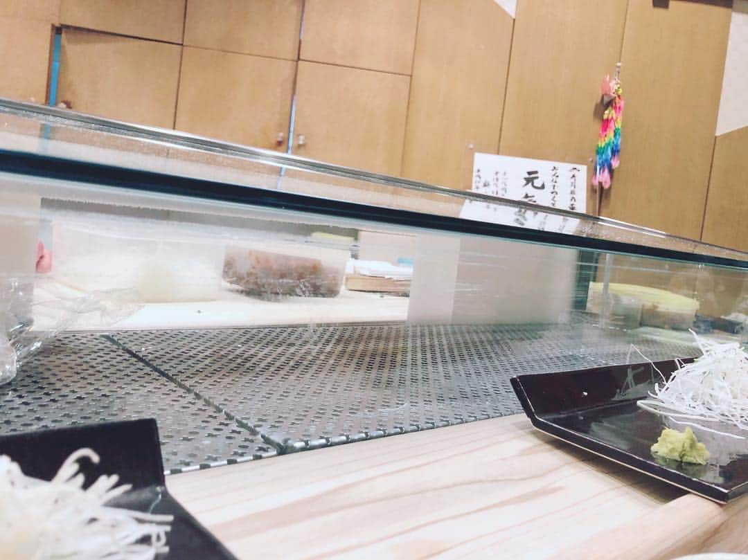 加藤優さんのインスタグラム写真 - (加藤優Instagram)「. .  お寿司。。。 あれ。。。？？. .  全部たべちゃった？？. .  パワフルな２人に 今年もご期待ください。笑  #女子プロ野球2019  #埼玉アストライア #わかフル」3月3日 21時09分 - y_k_009