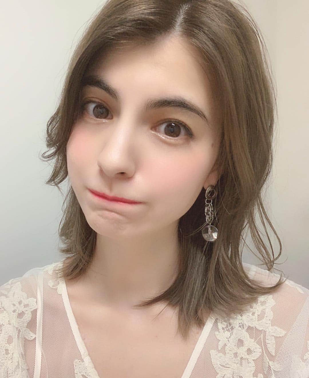 のインスタグラム：「🥺🥺🥺 #はやく春服が着たい #だっていま9割黒スキニー×フーディーなんだもんw」