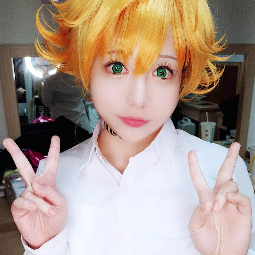 千尋さんのインスタグラム写真 - (千尋Instagram)「約定的夢幻島 三人組❤️❤️ 大家要看了嗎？ The Promised Neverland  Does anyone watch this anime? CHIHIRO loves this one!!! Anime part does perform very good as its comic! We take all three main characters in this shooting! Wait and see the photos which will upload after!!! #thepromisedneverland #thepromisedneverlandcosplay #cosplay #jump  #千尋大人 #chihirosama #可愛 #動漫 #約定的夢幻島」3月3日 21時17分 - chihiro_chang