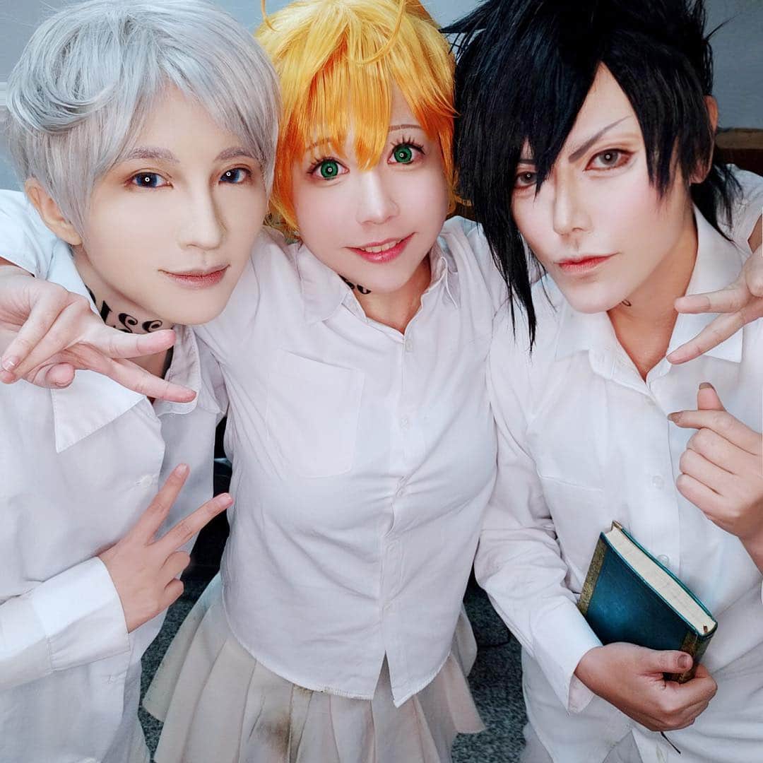 千尋のインスタグラム：「約定的夢幻島 三人組❤️❤️ 大家要看了嗎？ The Promised Neverland  Does anyone watch this anime? CHIHIRO loves this one!!! Anime part does perform very good as its comic! We take all three main characters in this shooting! Wait and see the photos which will upload after!!! #thepromisedneverland #thepromisedneverlandcosplay #cosplay #jump  #千尋大人 #chihirosama #可愛 #動漫 #約定的夢幻島」