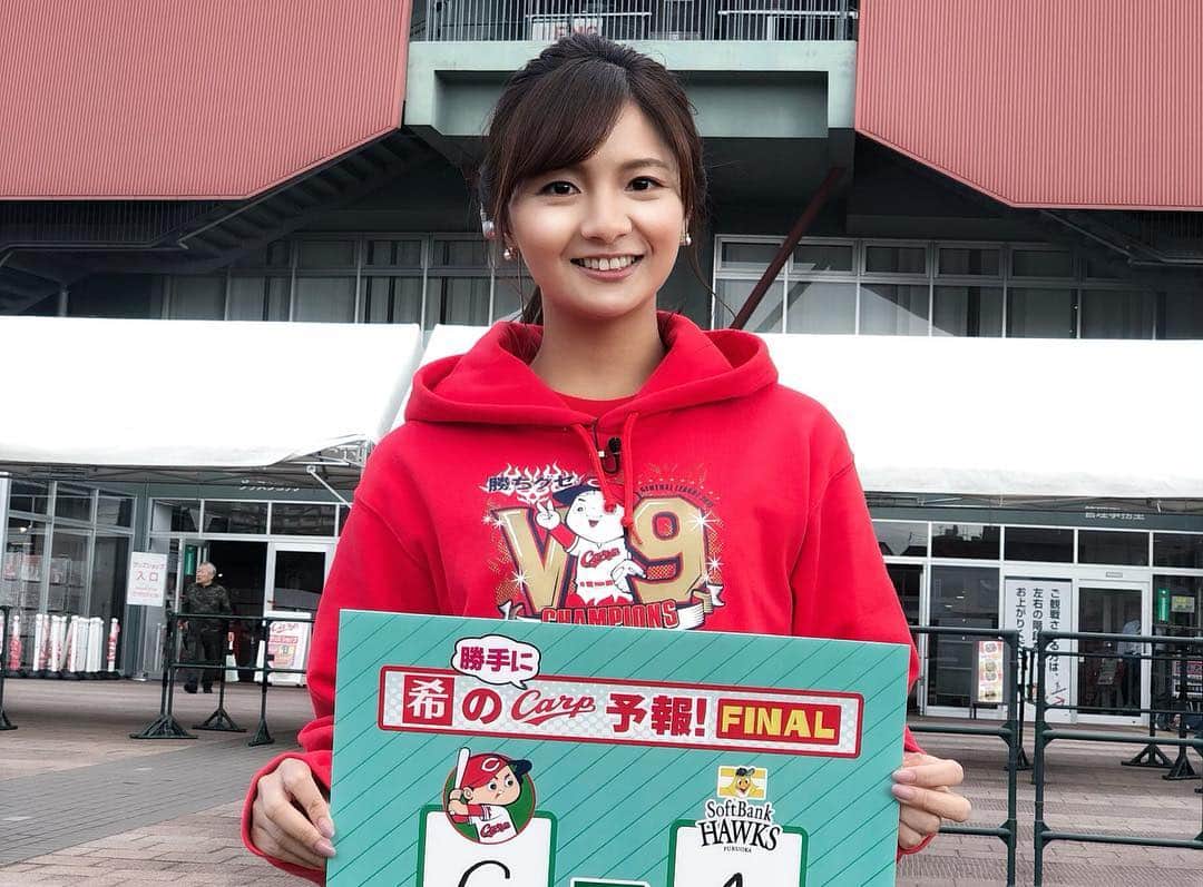 中西希さんのインスタグラム写真 - (中西希Instagram)「[ご報告]﻿ 広島ホームテレビを退社致しました。﻿ ﻿ 4年前のクリスマスの日に「内定」という﻿ プレゼントをいただき﻿ ずっと憧れていたホームテレビの局アナに。﻿ ﻿ ﻿ この3年間を振り返ってみると、﻿ ﻿ アナウンス部の先輩方のご指導のおかげで﻿ 苦手意識のあったニュース読みが﻿ 大好きになったこと﻿ ﻿ ひとりで観に行くほど好きな高校野球に毎年﻿ 取材、スタンドリポート、特番、﻿ 3年目には勝利監督インタビューに﻿ 携わらせて頂けたこと﻿ ﻿ 3年連続カープのリーグ優勝で、﻿ 優勝に湧く広島の繁華街や﻿ 広島の地形を活かしての川の上からパレード中継﻿ ちょうちん行列、女子アナ座談会など 多くのカープ特別番組に携わらせて頂けたこと﻿ ﻿ 子供の頃から大好きな﻿ お笑い芸人・ロザンのお2人に﻿ 毎週番組でいじって頂いたこと ﻿ 時には厳しくも見放さない、﻿ 信頼出来るスタッフに出会えたこと﻿ ﻿ 心許せる広島の仲間に出会えたこと﻿ ﻿ いつもイベント等を見に来てくださる﻿ 温かいホームテレビファンの皆さんに出会えたこと﻿ ﻿ 取材先の皆さまに恵まれたこと ﻿ 上記以外にも沢山の方々にお世話になり、﻿ 多くの経験を積ませていただきました。﻿ ﻿ 広島生活は私の人生において﻿ 最高の3年間でした。﻿ ﻿ ﻿ ﻿ 春からは、﻿ ホームテレビ入社前にお世話になっていた﻿ 故 高橋圭三アナの「圭三プロダクション」へ﻿ フリーアナウンサーとして再所属します。﻿ ﻿ また広島でお仕事が出来るように、﻿ 東京で頑張ってきます！😊﻿ ﻿ ﻿ これからもご支援ご声援のほど﻿ どうぞ宜しくお願いします。﻿ ﻿ ﻿ 2019年3月 中西 希」3月3日 21時24分 - nakanishi.nozomi