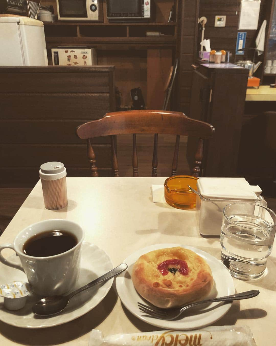 楢原真樹さんのインスタグラム写真 - (楢原真樹Instagram)「いつぞやの喫茶店 #喫茶店 #入谷 #たまたま見つけた昭和喫茶店 #18時閉店 #いいねー。 #パン美味かった #本日は「バティオスネタ祭り」 #16:00 #新宿バディオス #雨だけど来てね！ #ヤーレンズ」3月3日 14時28分 - narahara_j