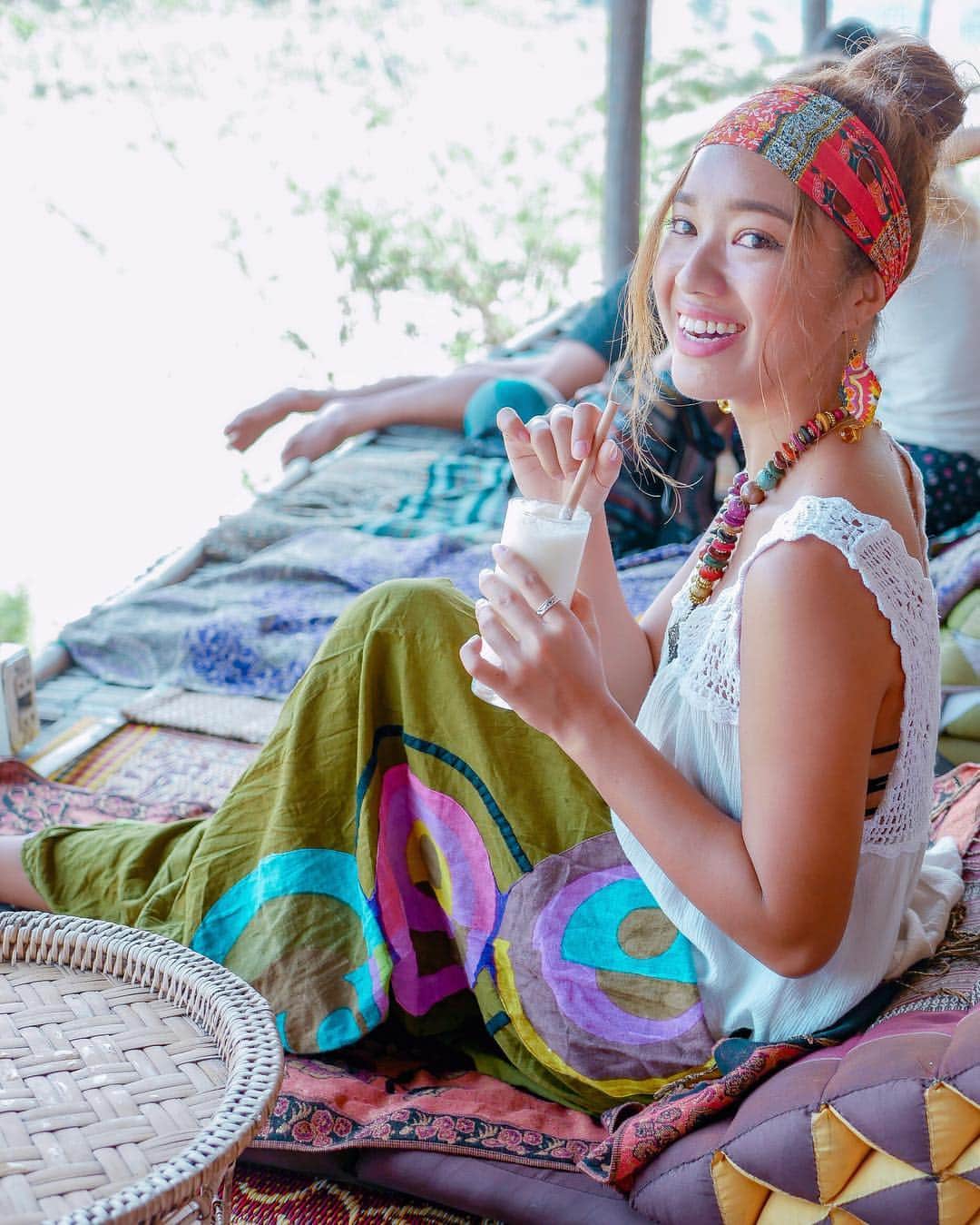 のインスタグラム：「ethnic or hippie ✴︎✴︎✴︎ 昔こんな格好ばっかりしてたな〜今でも好きなスタイル✌︎ . photo in #laos #luangprabang #utipiacafe #myfavorite #ethnic #ethnicstyle #ethnicfashion #hippie #hippiestyle #hippiefashion #ootd #travel #今日雨寒いね☔︎」