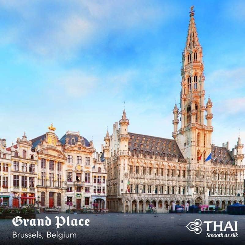 タイ航空さんのインスタグラム写真 - (タイ航空Instagram)「The Grand Place is Brussels' central square surrounded by a number of the city's important buildings i.e. the Town Hall and the Museum of the City of Brussels, and is the place where many interesting and significant events are often held, namely the Christmas Market. The Grand Place  became a UNESCO World Heritage Site in 1998 and is considered one of the most beautiful squares in Europe, making it among Belgium's topmost visited landmarks. . #ThaiAirways #GrandPlace #Brussels #Belgium #FlyTHAItoBrussels」3月3日 15時32分 - thaiairways