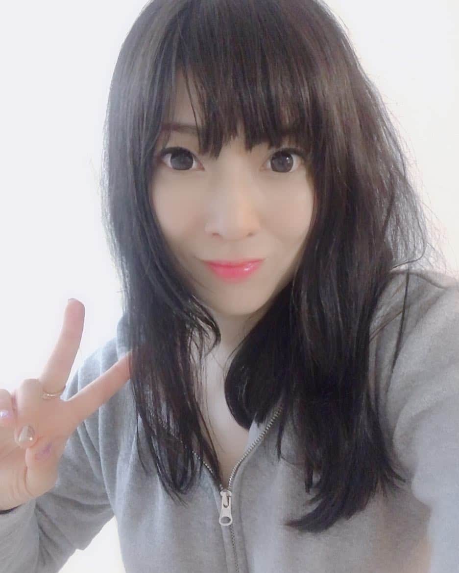 鈴華ゆう子のインスタグラム：「インスタライブありがとでした。たくさんきてくれてかなり重かったのでこの辺でー！というわけで、千本桜1億再生ありがと！Thank you guys!See you soon!」
