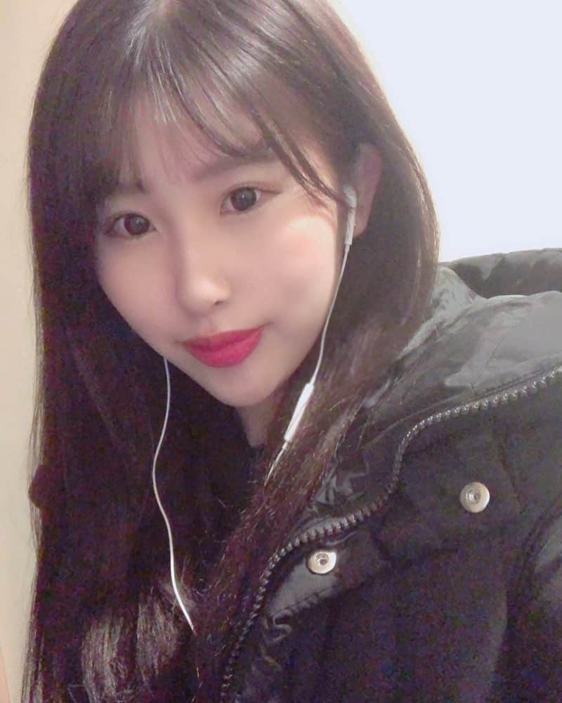 オジク のインスタグラム：「알바갈게용☔️ -」