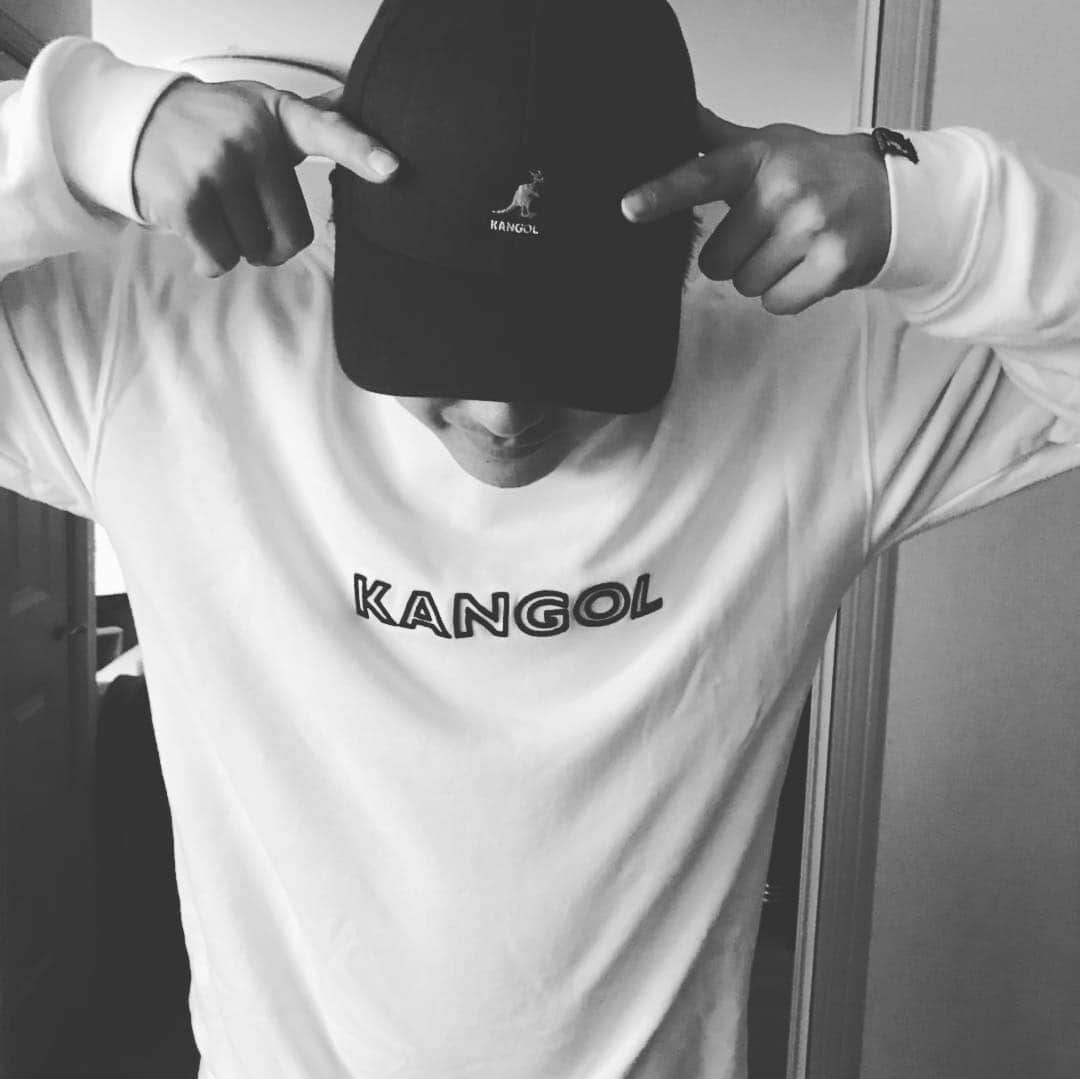 若松駿太のインスタグラム：「先月28日に24歳を迎えました‼️‼️ プレゼントももらえて、 久々に誕生日祝ってもらって本当に感謝です🙇‍♂️‼️ これからまた頑張らないとと 気が引き締まりました👍 今年一年の最後を笑って終えれるように頑張ります😊 #KANGOL #誕生日 #24歳 #3150」