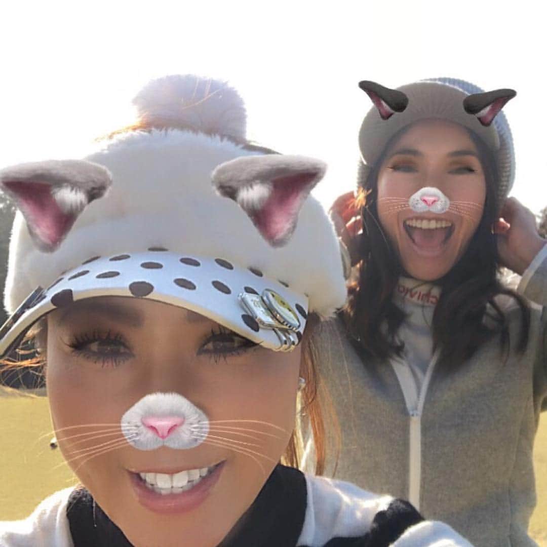 森下千里のインスタグラム：「ラウンドの後、 レストランでダラダラ喋って…2時間😂もうハーフ回れた！！ って、帰り、アウトレット寄ったら大渋滞！！ いろんなことが想定外だったけど、 それもこれも楽しかったから❤️ . . #いっちゃん #ようやくゴルフ⛳️ #一緒に #次は #早く帰ってごはんいこっ」