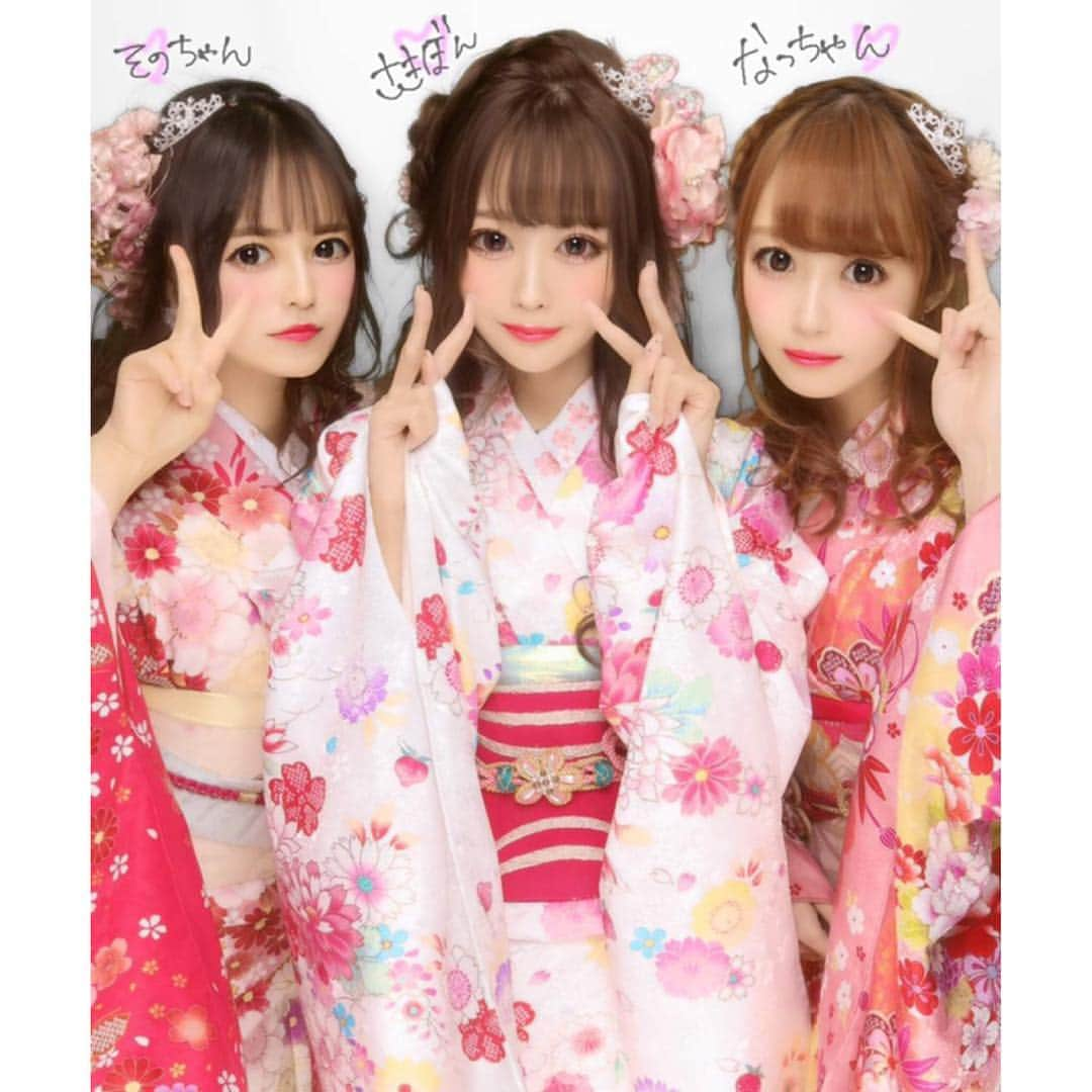 さきぼんさんのインスタグラム写真 - (さきぼんInstagram)「3/3はひな祭り🎎🍡🌸 さわだ屋さん(@asakusa_sawadaya )でひな祭りを意識したピンクコーデしてきたよ💓 . 3人とも少しずつ違うピンク色なのが本当にかわいい♡ お揃いの小さいティアラもお気に入り♡♡ . . #さわだ屋 #sawadaya #浅草 #asakusa #さわだ屋着物 #二尺振袖 #プリクラ #和服 #和服コーデ #浅草着物 #コレカワ #着物レンタル #着物コーデ #さわだ屋二尺振袖 #着物 #インフルエンサー #着物女子 #お姫様 #ティアラ #ピンク #女子会 #3月3日 #お雛様 #雛祭り  #ひな祭り #ひなまつり #浅草さわだ屋 #さきぼん浅草 #さきぼん着物」3月3日 19時36分 - sakibon69