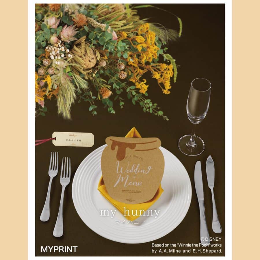 マイプリントさんのインスタグラム写真 - (マイプリントInstagram)「ディズニーがテーマの結婚式を 考えている方必見！✔︎ 無料アプリ「MY Coordinator」は もうダウンロードしましたか？ . 今回選んだペーパーアイテムは 「くまのプーさん」の世界観で たっぷりデザインされた「マイハニー」 おすすめテーブルコーディネートをご紹介します💐 . 「MY Coordinator」は ディズニーデザインの ウェディングペーパーアイテムに ゲストテーブルのお花や テーブルクロス、ナプキンなどを合わせ 挙式当日のテーブルコーディネートの イメージを作成することができるアプリ . 大好きなキャラクターの世界観に お二人の好みを合わせて イメージ通りのコーディネートを 作ってみてくださいね！ . ダウンロードはこちら👰💕 http://www.myprint.co.jp/mycoordinator/ . #ディズニー #ペーパーアイテム #招待状 #席次表 #メニュー #席札 #結婚式 #結婚 #結婚式準備 #マイプリント #ペーパーコンシェルジュ #マイコーディネーター #テーブルコーディネート #アプリ #無料アプリ #フリーアプリ #プレ花嫁 #プリ花嫁 #花嫁 #プレ花嫁会 #プリ花嫁会 #ディズニー大好き #ディズニー好き #Dオタ #夢の国 #ディズニー好きな人と繋がりたい #プーさん #くまのプーさん」3月3日 19時43分 - myprint_wedding