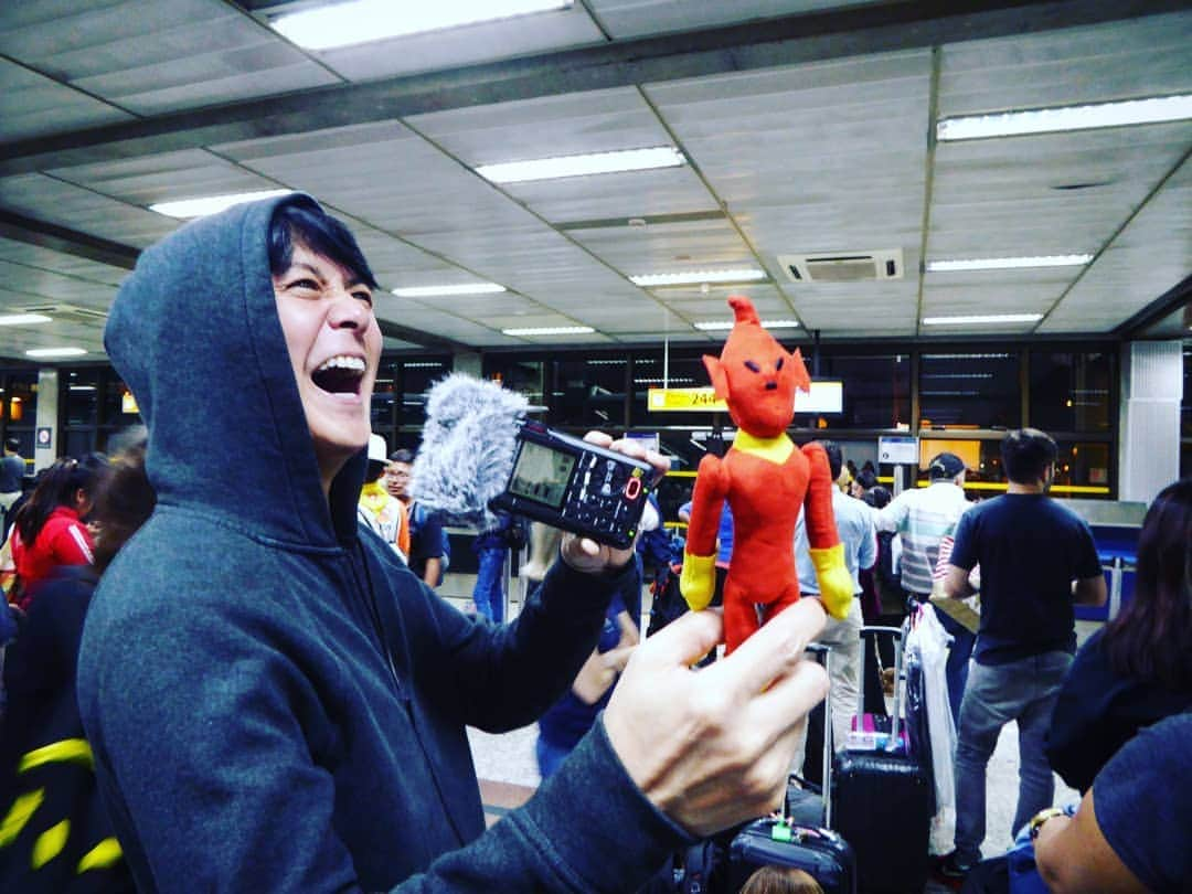 福山雅治さんのインスタグラム写真 - (福山雅治Instagram)「#SouthAmerica #Airport #Hotspots #地底人ラジオ #左手のデンスケにも注目」3月3日 22時07分 - masaharu_fukuyama_official