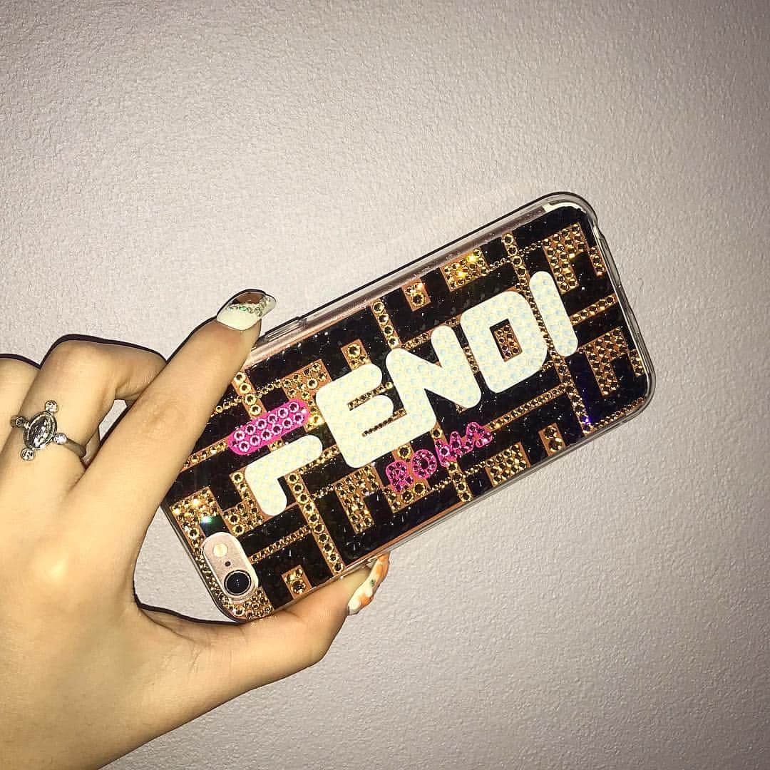 アンジェリカのインスタグラム：「⭐️FENDI⭐️ (@super_deco_shop_ )の♡ new☆iPhonecase .  #fendi #キラキラ #iphone #iphoneケース #new #instagood #instafashion #いいね返し #高校生  #可愛すぎ #オリジナルケース」