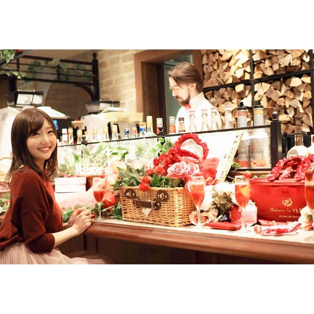 橘珠里さんのインスタグラム写真 - (橘珠里Instagram)「Maison de FLEUR ( @maisondefleur_press )さんのカフェ「Café Maison de FLEUR –Strawberry Party-」は #カウンター席 まで最高に可愛かったです🍓✨ *⑅︎୨୧┈︎┈︎┈︎┈︎┈︎┈︎┈┈︎┈︎┈︎┈︎┈︎୨୧⑅︎* #cafemaisondefleur #maisondefleur #lamerepoulard #tokyo #strawberryparty #メゾンドフルール #カフェメゾンドフルール #ラメールプラール #🍓#赤コーデ #カフェ #インスタ映え #インスタ映えカフェ #インスタ映えスポット #映えカフェ #映えスポット #映えスイーツ #ストロベリー #いちご #いちごスイーツ  #ストロベリーパーティー #読者モデル #ミディアムヘア #東京国際フォーラム #期間限定カフェ #コラボカフェ #カフェ巡り #モンサンミッシェル」3月3日 23時40分 - jurinu