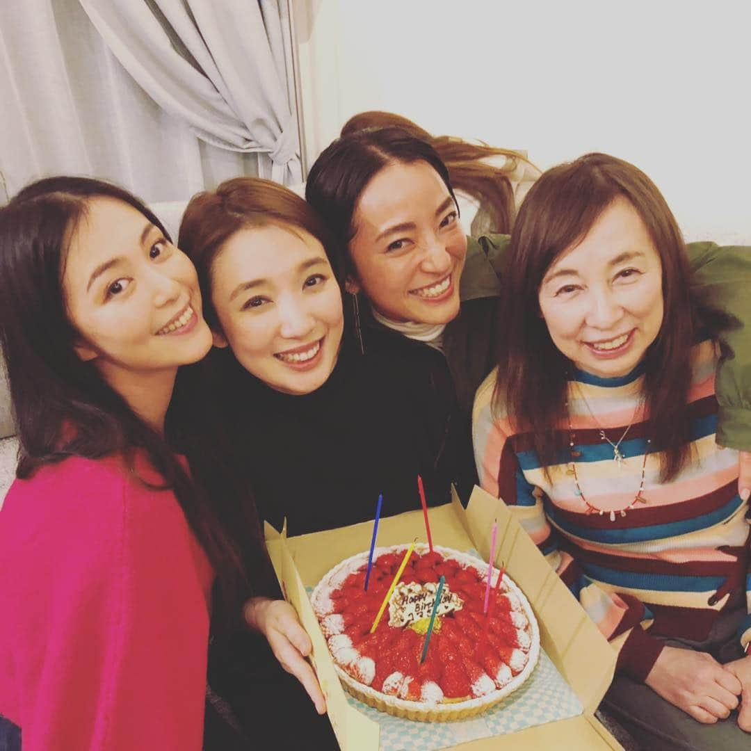 岩佐真悠子さんのインスタグラム写真 - (岩佐真悠子Instagram)「大好きくらまの誕生日❤️頑張る女子'sらぶ😆」3月4日 1時15分 - mayuko.iwasa