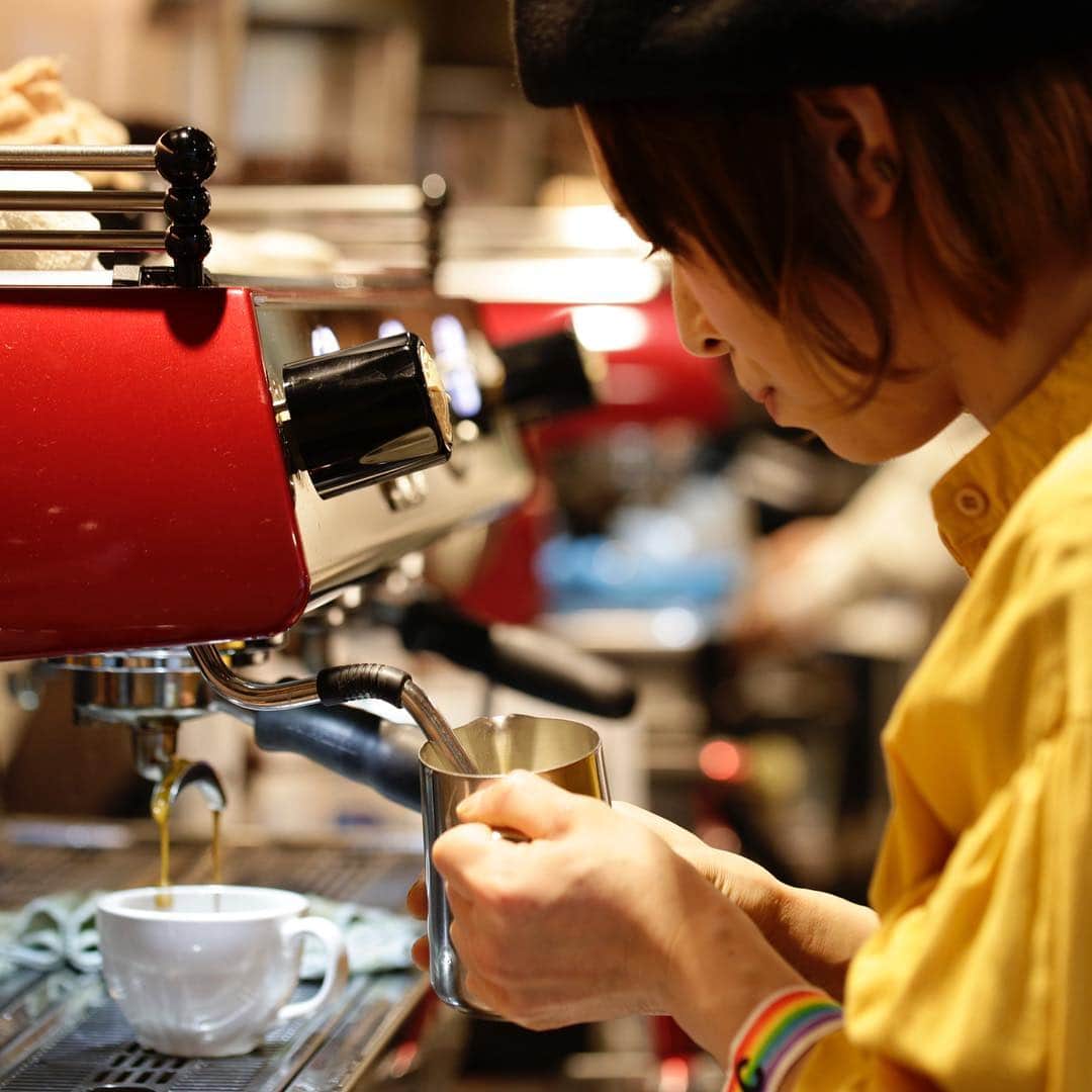 goodcoffeemeさんのインスタグラム写真 - (goodcoffeemeInstagram)「LBLAC ベスト8が決定しました！ このあと14:55より以下バリスタによる競技が行われます🔥 . 第1競技 ZEN - LATTEST-OMOTESANDO 高橋 優芽 - フリーランス . 第2競技 道口 理恵 - ダブルトールカフェ原宿店 安藤 麻紀 - フリーランス . 第3競技 稲阪 美樹 - ROARCOFFEE HOUSE＆ROASTERY 塩沢 桃乃 - THE CUPS . 第4競技 中村 祐子 - アトリエあざみの詩 横山 美咲 - W/O stand 下北沢店 . 会場の様子は大会公式アカウント @ladybaristalatteartcompetition にて配信中です💁‍♂️ . By @_tkhrtkuc_ . Sponsers . #AKTR #FBCインターナショナル #株式会社大一電化社 #株式会社REVO #CAFEmagazine #GoodCoffeeInc. #SUNNYBELLCOFFEE #CBDdaily #SUKEMASACOFFEE #Standart( @standartmag @standartjapan ) #創作珈琲工房くれあーる #タカナシ販売株式会社 #DAVIDECOFFEESTOP #CHUMS #Trentanove-トレンタノーヴェ- #UCCコーヒーアカデミー東京校 #ラッキーコーヒーマシン株式会社 #Oneandonlyworks」3月4日 14時54分 - goodcoffeeme
