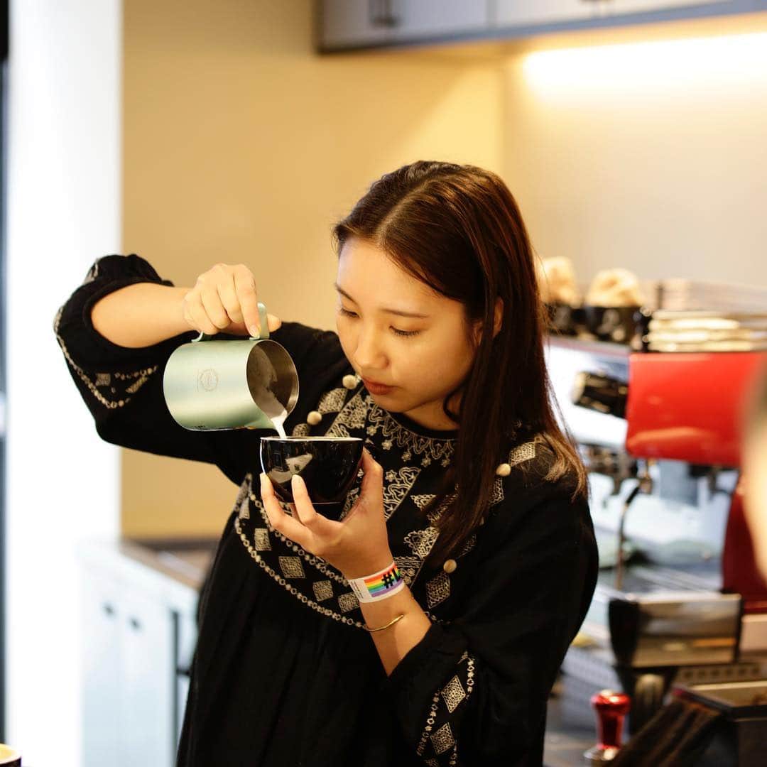 goodcoffeemeさんのインスタグラム写真 - (goodcoffeemeInstagram)「LBLAC ベスト8が決定しました！ このあと14:55より以下バリスタによる競技が行われます🔥 . 第1競技 ZEN - LATTEST-OMOTESANDO 高橋 優芽 - フリーランス . 第2競技 道口 理恵 - ダブルトールカフェ原宿店 安藤 麻紀 - フリーランス . 第3競技 稲阪 美樹 - ROARCOFFEE HOUSE＆ROASTERY 塩沢 桃乃 - THE CUPS . 第4競技 中村 祐子 - アトリエあざみの詩 横山 美咲 - W/O stand 下北沢店 . 会場の様子は大会公式アカウント @ladybaristalatteartcompetition にて配信中です💁‍♂️ . By @_tkhrtkuc_ . Sponsers . #AKTR #FBCインターナショナル #株式会社大一電化社 #株式会社REVO #CAFEmagazine #GoodCoffeeInc. #SUNNYBELLCOFFEE #CBDdaily #SUKEMASACOFFEE #Standart( @standartmag @standartjapan ) #創作珈琲工房くれあーる #タカナシ販売株式会社 #DAVIDECOFFEESTOP #CHUMS #Trentanove-トレンタノーヴェ- #UCCコーヒーアカデミー東京校 #ラッキーコーヒーマシン株式会社 #Oneandonlyworks」3月4日 14時54分 - goodcoffeeme
