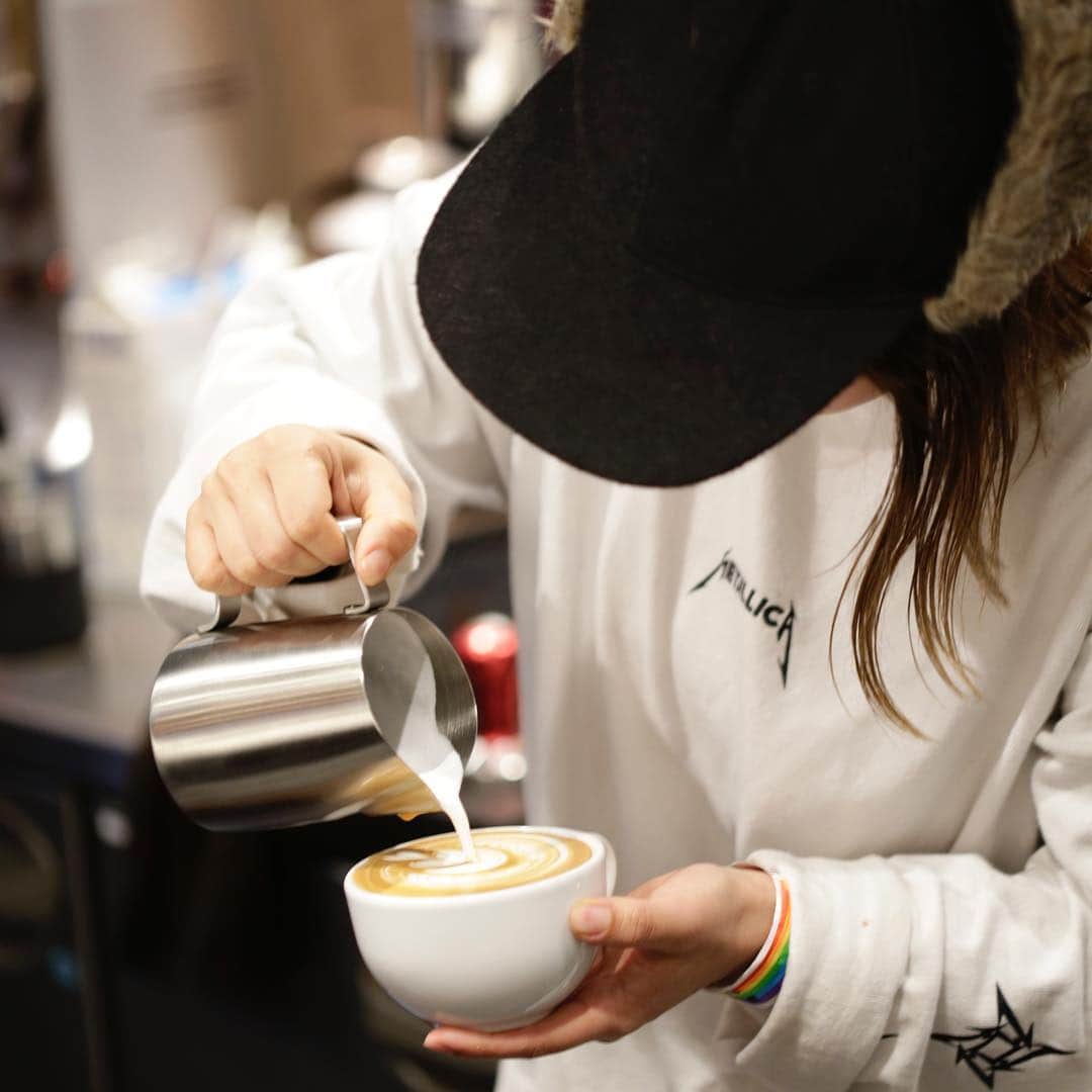 goodcoffeemeさんのインスタグラム写真 - (goodcoffeemeInstagram)「LBLAC ベスト8が決定しました！ このあと14:55より以下バリスタによる競技が行われます🔥 . 第1競技 ZEN - LATTEST-OMOTESANDO 高橋 優芽 - フリーランス . 第2競技 道口 理恵 - ダブルトールカフェ原宿店 安藤 麻紀 - フリーランス . 第3競技 稲阪 美樹 - ROARCOFFEE HOUSE＆ROASTERY 塩沢 桃乃 - THE CUPS . 第4競技 中村 祐子 - アトリエあざみの詩 横山 美咲 - W/O stand 下北沢店 . 会場の様子は大会公式アカウント @ladybaristalatteartcompetition にて配信中です💁‍♂️ . By @_tkhrtkuc_ . Sponsers . #AKTR #FBCインターナショナル #株式会社大一電化社 #株式会社REVO #CAFEmagazine #GoodCoffeeInc. #SUNNYBELLCOFFEE #CBDdaily #SUKEMASACOFFEE #Standart( @standartmag @standartjapan ) #創作珈琲工房くれあーる #タカナシ販売株式会社 #DAVIDECOFFEESTOP #CHUMS #Trentanove-トレンタノーヴェ- #UCCコーヒーアカデミー東京校 #ラッキーコーヒーマシン株式会社 #Oneandonlyworks」3月4日 14時54分 - goodcoffeeme
