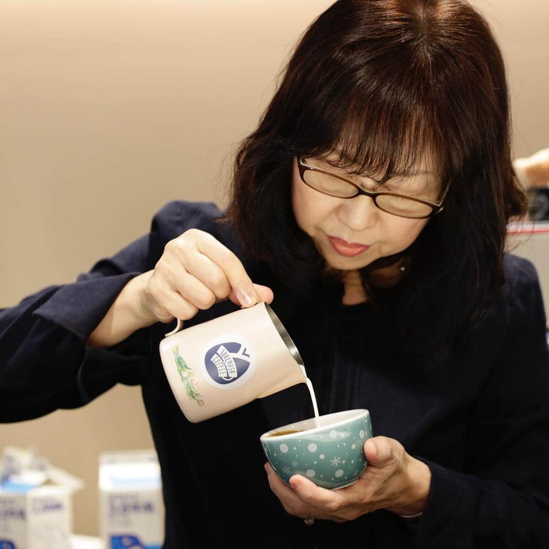 goodcoffeemeさんのインスタグラム写真 - (goodcoffeemeInstagram)「LBLAC ベスト8が決定しました！ このあと14:55より以下バリスタによる競技が行われます🔥 . 第1競技 ZEN - LATTEST-OMOTESANDO 高橋 優芽 - フリーランス . 第2競技 道口 理恵 - ダブルトールカフェ原宿店 安藤 麻紀 - フリーランス . 第3競技 稲阪 美樹 - ROARCOFFEE HOUSE＆ROASTERY 塩沢 桃乃 - THE CUPS . 第4競技 中村 祐子 - アトリエあざみの詩 横山 美咲 - W/O stand 下北沢店 . 会場の様子は大会公式アカウント @ladybaristalatteartcompetition にて配信中です💁‍♂️ . By @_tkhrtkuc_ . Sponsers . #AKTR #FBCインターナショナル #株式会社大一電化社 #株式会社REVO #CAFEmagazine #GoodCoffeeInc. #SUNNYBELLCOFFEE #CBDdaily #SUKEMASACOFFEE #Standart( @standartmag @standartjapan ) #創作珈琲工房くれあーる #タカナシ販売株式会社 #DAVIDECOFFEESTOP #CHUMS #Trentanove-トレンタノーヴェ- #UCCコーヒーアカデミー東京校 #ラッキーコーヒーマシン株式会社 #Oneandonlyworks」3月4日 14時54分 - goodcoffeeme