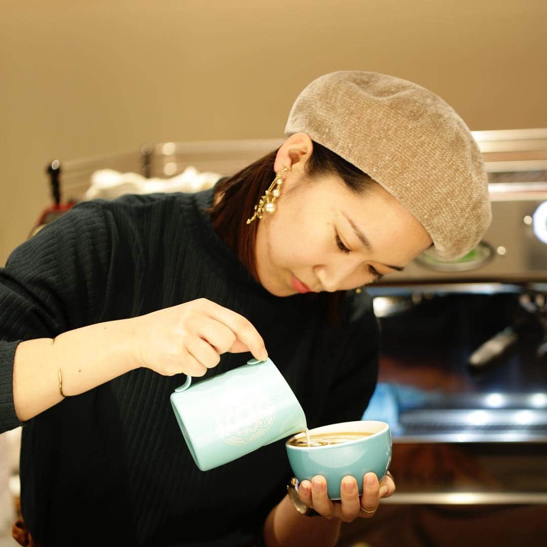 goodcoffeemeさんのインスタグラム写真 - (goodcoffeemeInstagram)「LBLAC ベスト8が決定しました！ このあと14:55より以下バリスタによる競技が行われます🔥 . 第1競技 ZEN - LATTEST-OMOTESANDO 高橋 優芽 - フリーランス . 第2競技 道口 理恵 - ダブルトールカフェ原宿店 安藤 麻紀 - フリーランス . 第3競技 稲阪 美樹 - ROARCOFFEE HOUSE＆ROASTERY 塩沢 桃乃 - THE CUPS . 第4競技 中村 祐子 - アトリエあざみの詩 横山 美咲 - W/O stand 下北沢店 . 会場の様子は大会公式アカウント @ladybaristalatteartcompetition にて配信中です💁‍♂️ . By @_tkhrtkuc_ . Sponsers . #AKTR #FBCインターナショナル #株式会社大一電化社 #株式会社REVO #CAFEmagazine #GoodCoffeeInc. #SUNNYBELLCOFFEE #CBDdaily #SUKEMASACOFFEE #Standart( @standartmag @standartjapan ) #創作珈琲工房くれあーる #タカナシ販売株式会社 #DAVIDECOFFEESTOP #CHUMS #Trentanove-トレンタノーヴェ- #UCCコーヒーアカデミー東京校 #ラッキーコーヒーマシン株式会社 #Oneandonlyworks」3月4日 14時54分 - goodcoffeeme