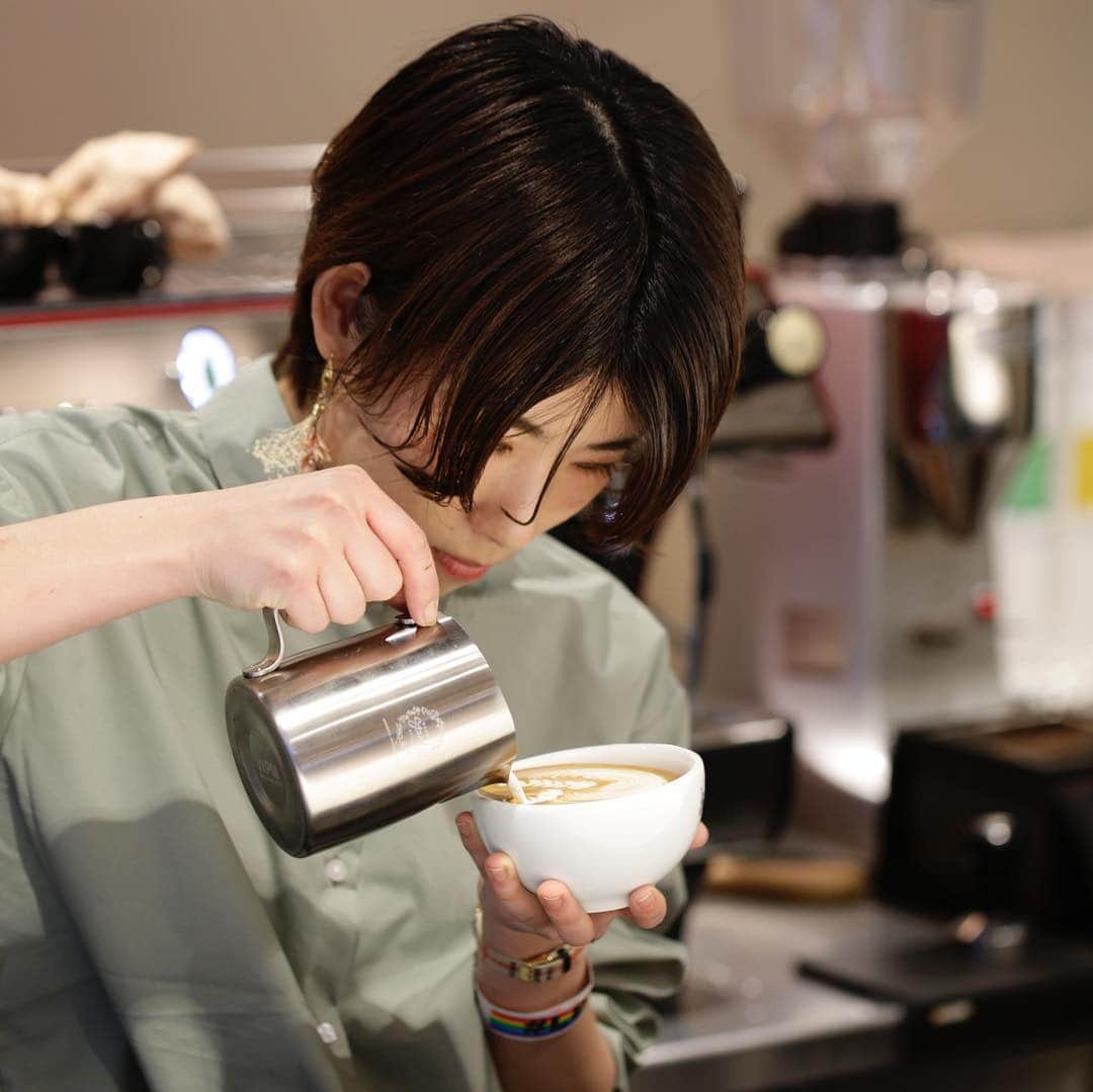 goodcoffeemeさんのインスタグラム写真 - (goodcoffeemeInstagram)「LBLAC ベスト8が決定しました！ このあと14:55より以下バリスタによる競技が行われます🔥 . 第1競技 ZEN - LATTEST-OMOTESANDO 高橋 優芽 - フリーランス . 第2競技 道口 理恵 - ダブルトールカフェ原宿店 安藤 麻紀 - フリーランス . 第3競技 稲阪 美樹 - ROARCOFFEE HOUSE＆ROASTERY 塩沢 桃乃 - THE CUPS . 第4競技 中村 祐子 - アトリエあざみの詩 横山 美咲 - W/O stand 下北沢店 . 会場の様子は大会公式アカウント @ladybaristalatteartcompetition にて配信中です💁‍♂️ . By @_tkhrtkuc_ . Sponsers . #AKTR #FBCインターナショナル #株式会社大一電化社 #株式会社REVO #CAFEmagazine #GoodCoffeeInc. #SUNNYBELLCOFFEE #CBDdaily #SUKEMASACOFFEE #Standart( @standartmag @standartjapan ) #創作珈琲工房くれあーる #タカナシ販売株式会社 #DAVIDECOFFEESTOP #CHUMS #Trentanove-トレンタノーヴェ- #UCCコーヒーアカデミー東京校 #ラッキーコーヒーマシン株式会社 #Oneandonlyworks」3月4日 14時54分 - goodcoffeeme