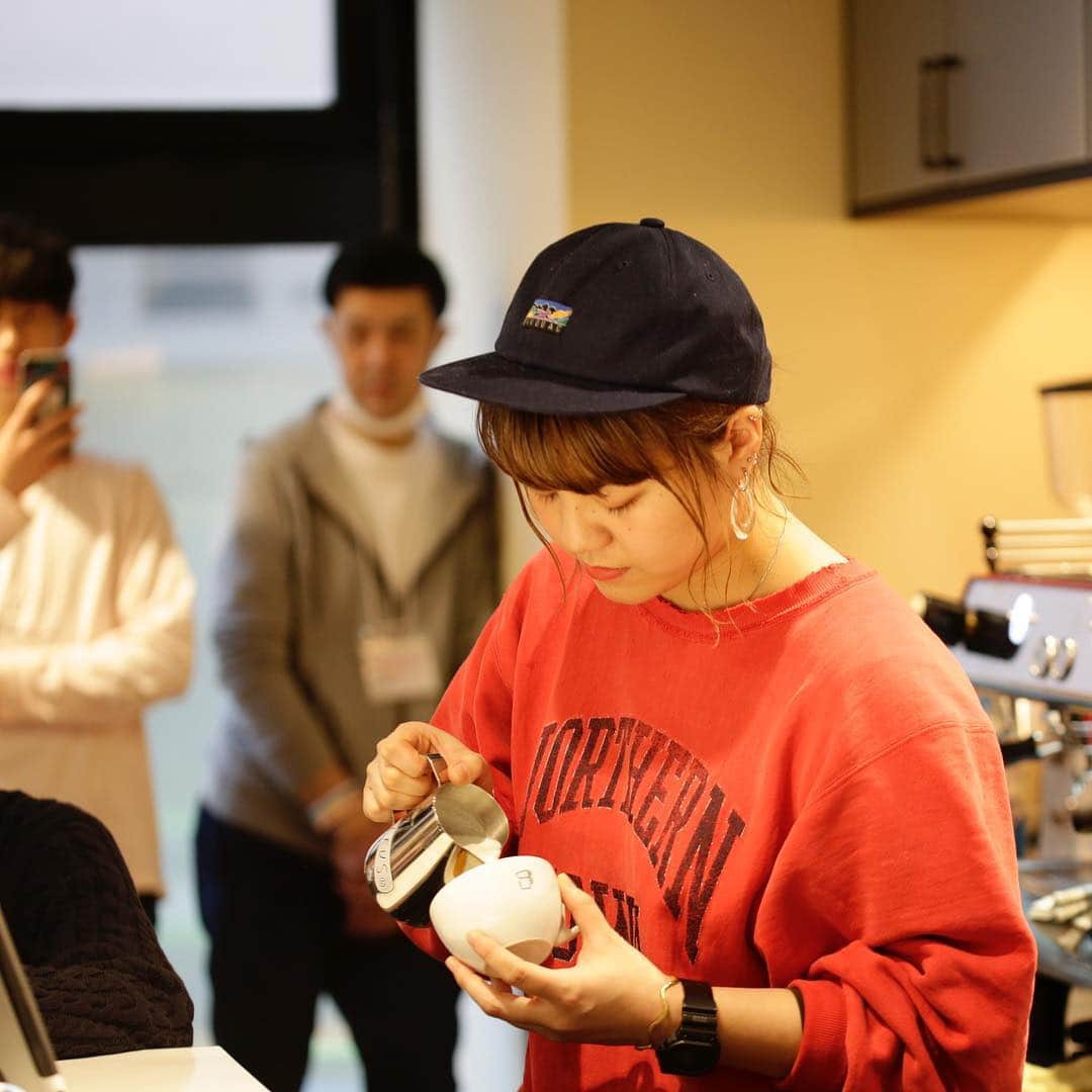 goodcoffeemeさんのインスタグラム写真 - (goodcoffeemeInstagram)「LBLAC ベスト8が決定しました！ このあと14:55より以下バリスタによる競技が行われます🔥 . 第1競技 ZEN - LATTEST-OMOTESANDO 高橋 優芽 - フリーランス . 第2競技 道口 理恵 - ダブルトールカフェ原宿店 安藤 麻紀 - フリーランス . 第3競技 稲阪 美樹 - ROARCOFFEE HOUSE＆ROASTERY 塩沢 桃乃 - THE CUPS . 第4競技 中村 祐子 - アトリエあざみの詩 横山 美咲 - W/O stand 下北沢店 . 会場の様子は大会公式アカウント @ladybaristalatteartcompetition にて配信中です💁‍♂️ . By @_tkhrtkuc_ . Sponsers . #AKTR #FBCインターナショナル #株式会社大一電化社 #株式会社REVO #CAFEmagazine #GoodCoffeeInc. #SUNNYBELLCOFFEE #CBDdaily #SUKEMASACOFFEE #Standart( @standartmag @standartjapan ) #創作珈琲工房くれあーる #タカナシ販売株式会社 #DAVIDECOFFEESTOP #CHUMS #Trentanove-トレンタノーヴェ- #UCCコーヒーアカデミー東京校 #ラッキーコーヒーマシン株式会社 #Oneandonlyworks」3月4日 14時54分 - goodcoffeeme